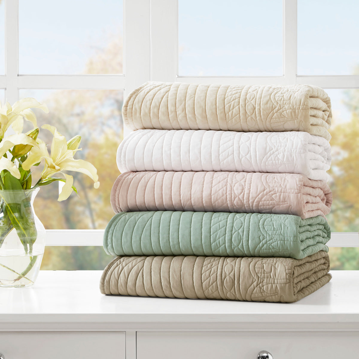 Oversized Quilted Throw with Scalloped Edges Cream 60x72'