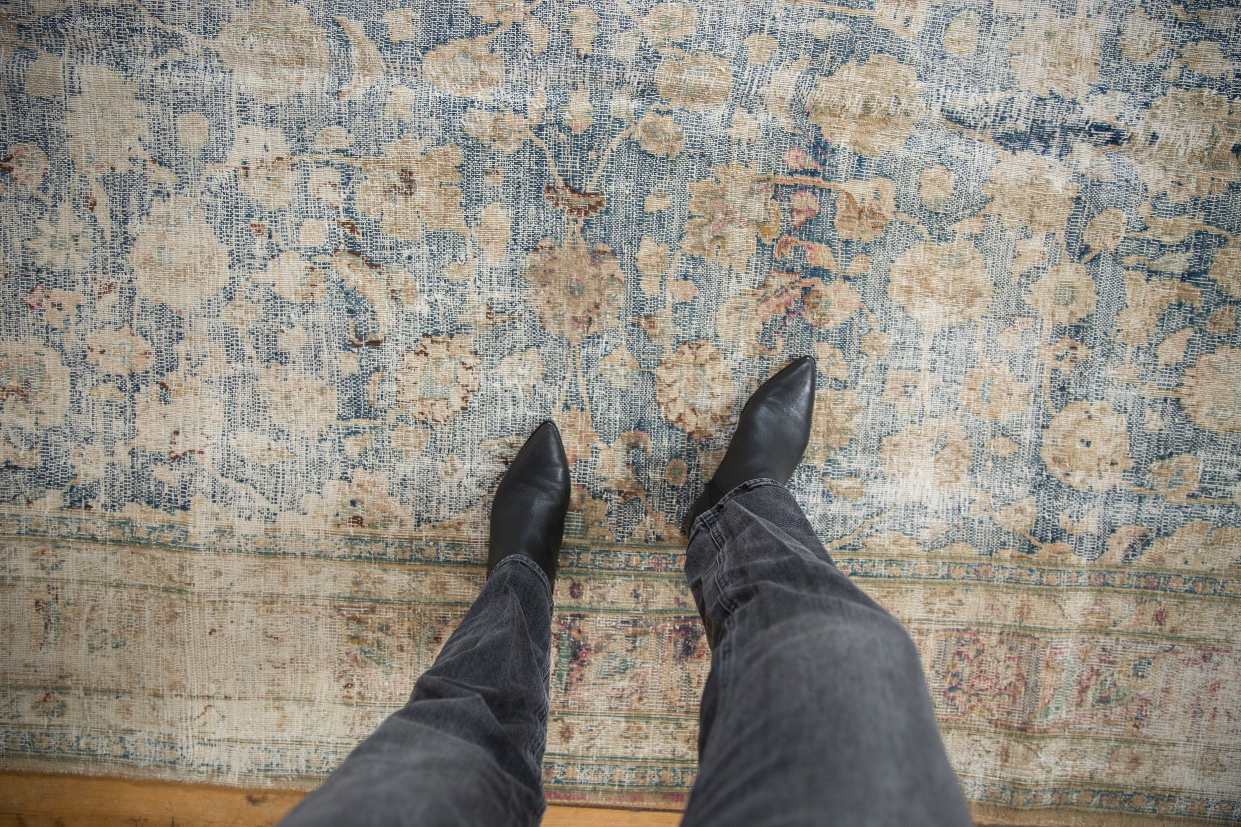 6.5x10.5 Vintage Distressed Meshed Carpet