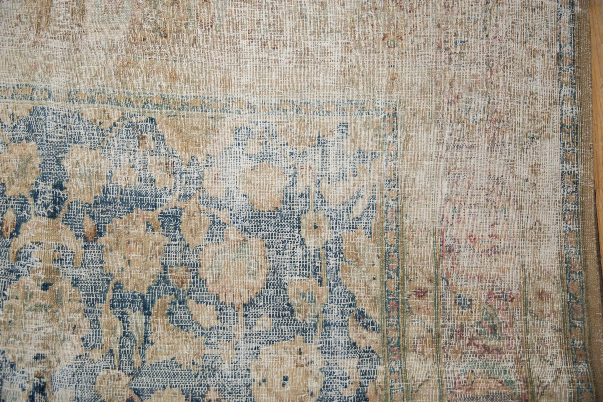 6.5x10.5 Vintage Distressed Meshed Carpet