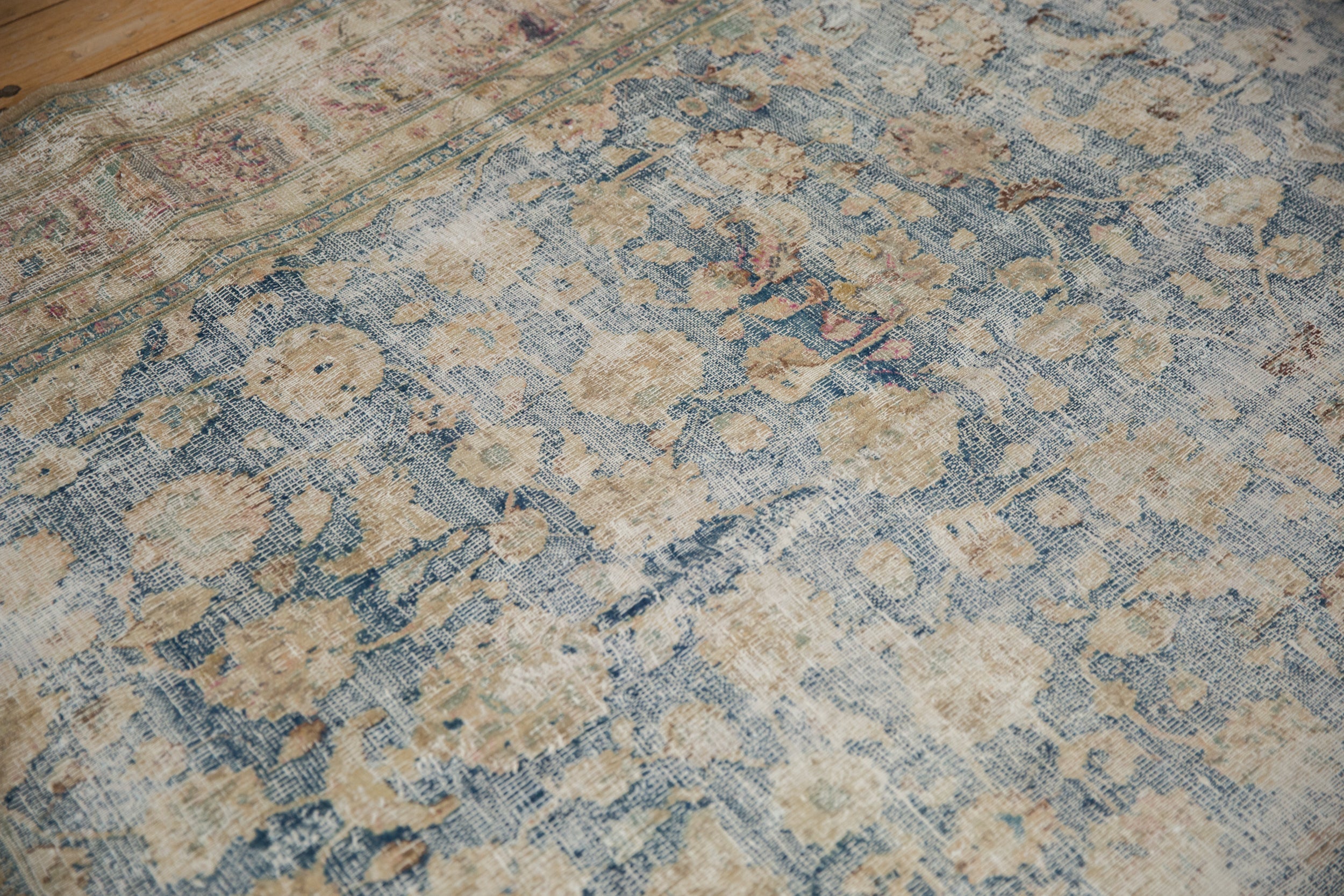 6.5x10.5 Vintage Distressed Meshed Carpet