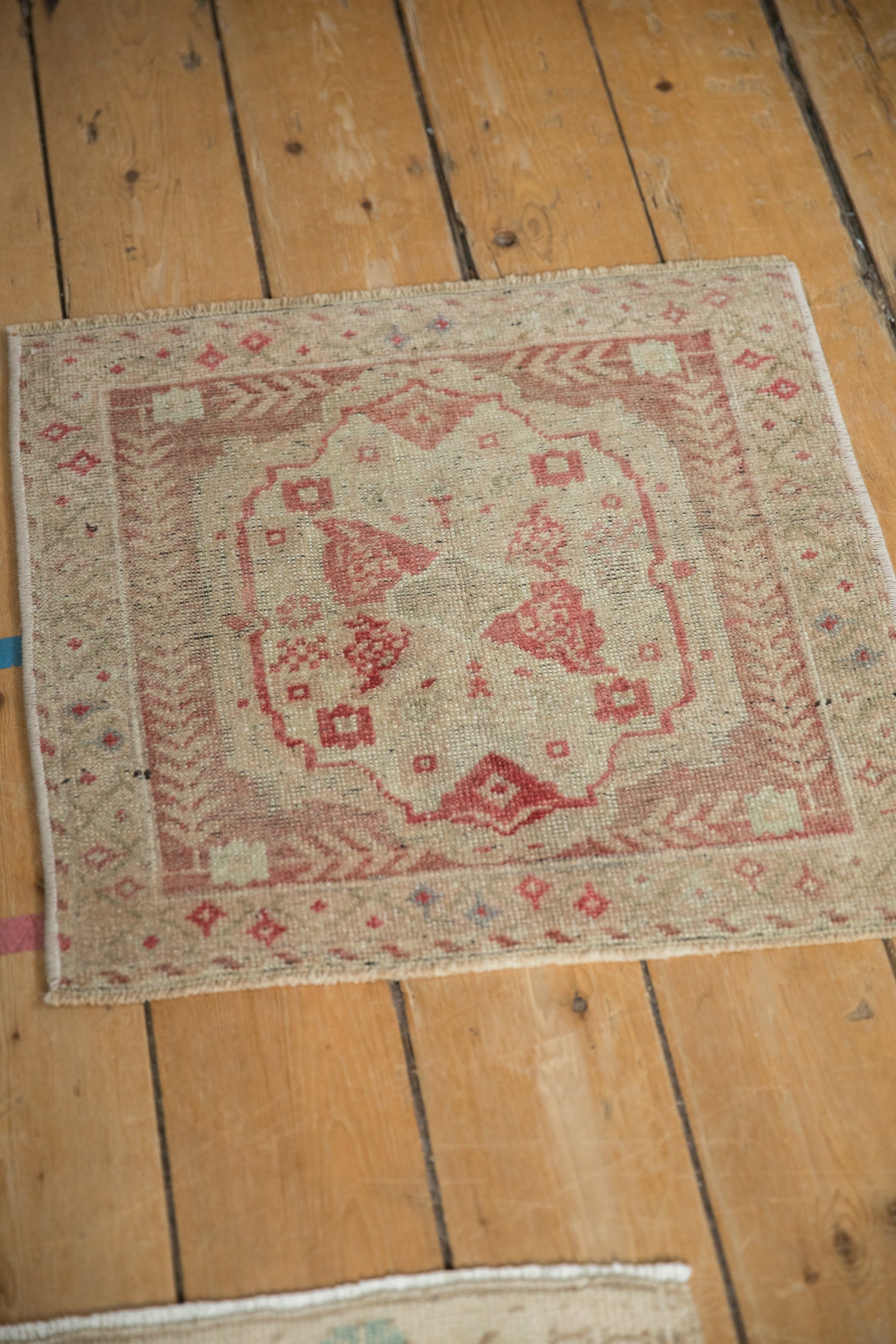 1.5x2 Vintage Distressed Oushak Square Rug Mat