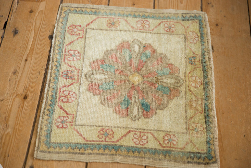 1.5x1.5 Vintage Distressed Oushak Square Rug Mat