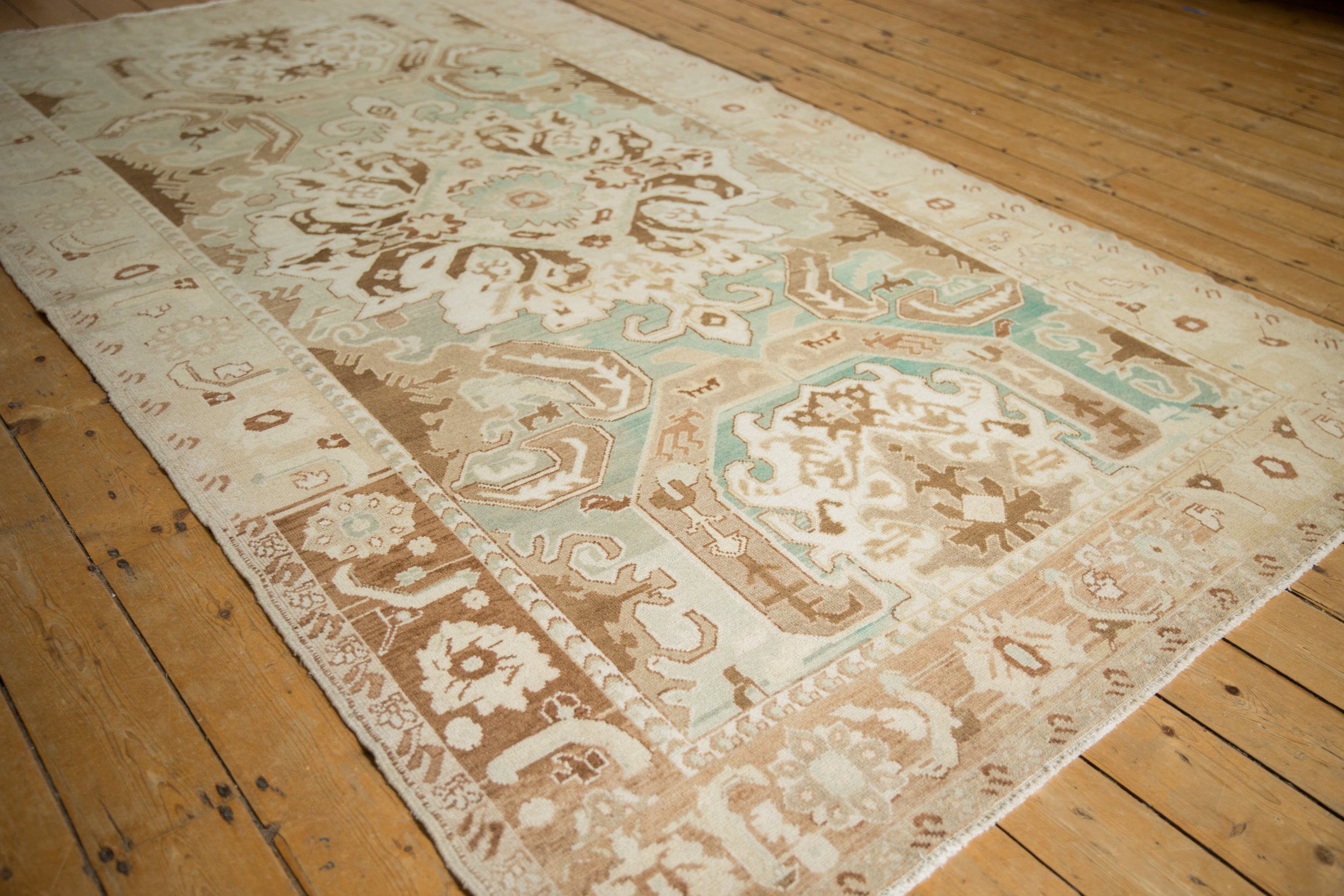 5.5x10 Vintage Distressed Sparta Carpet