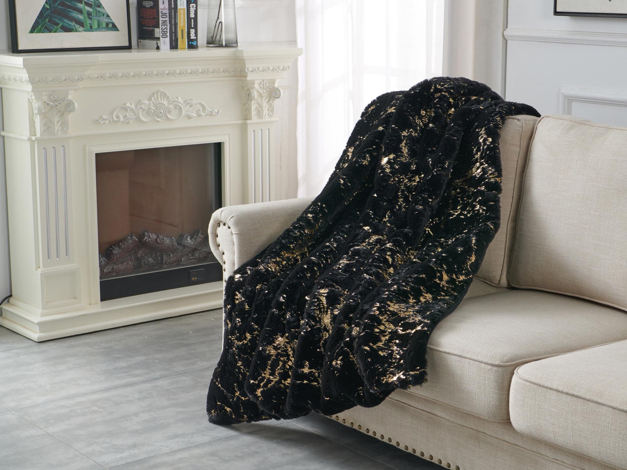 Luxury Chinchilla Faux Fur Gilded Black Throw Blanket (60' x 80')