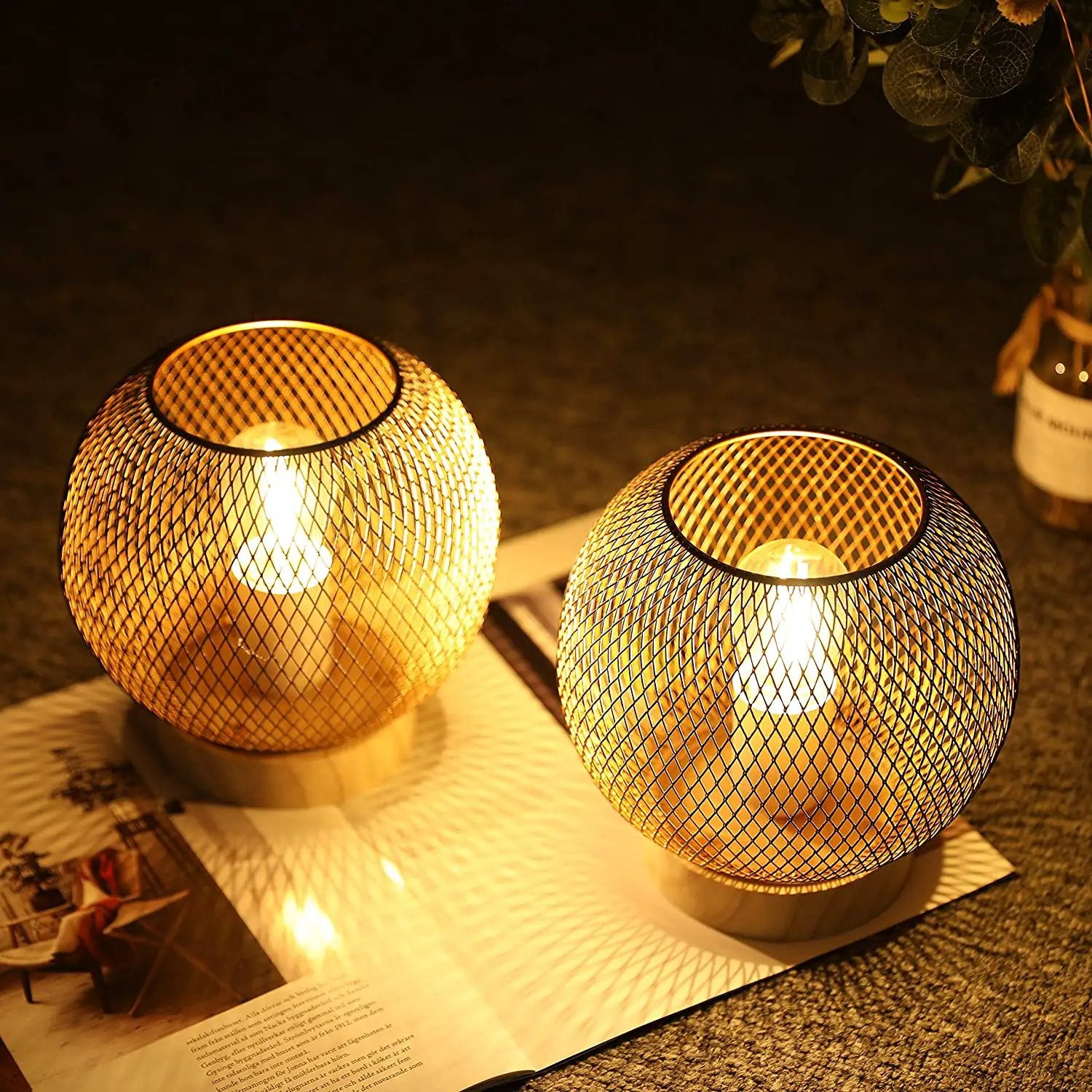 JHY DESIGN 7.5-inch battery-powered table lamps set of 2; black metal mesh spheres with warm glow bulbs