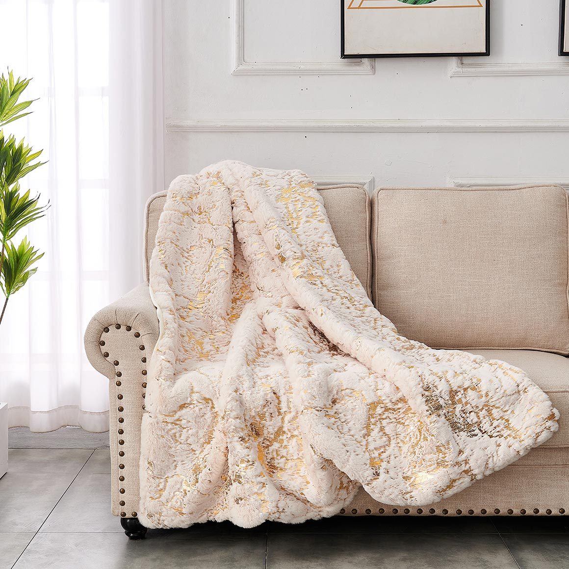 Luxury Chinchilla Faux Fur Gilded Beige Throw Blanket (50' x 60')