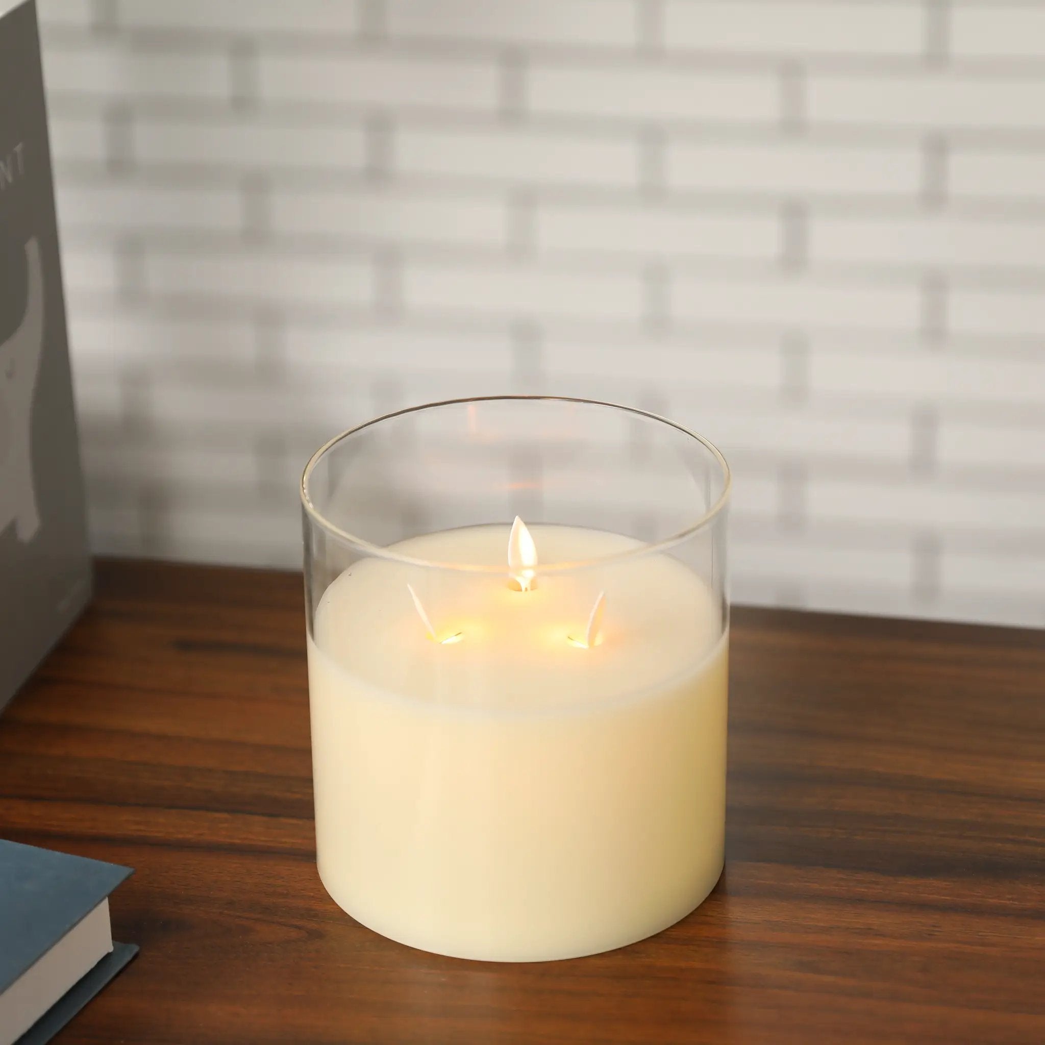 JHY DESIGN 6-inch 3-wick clear glass battery-operated flameless candle with warm LED flame.