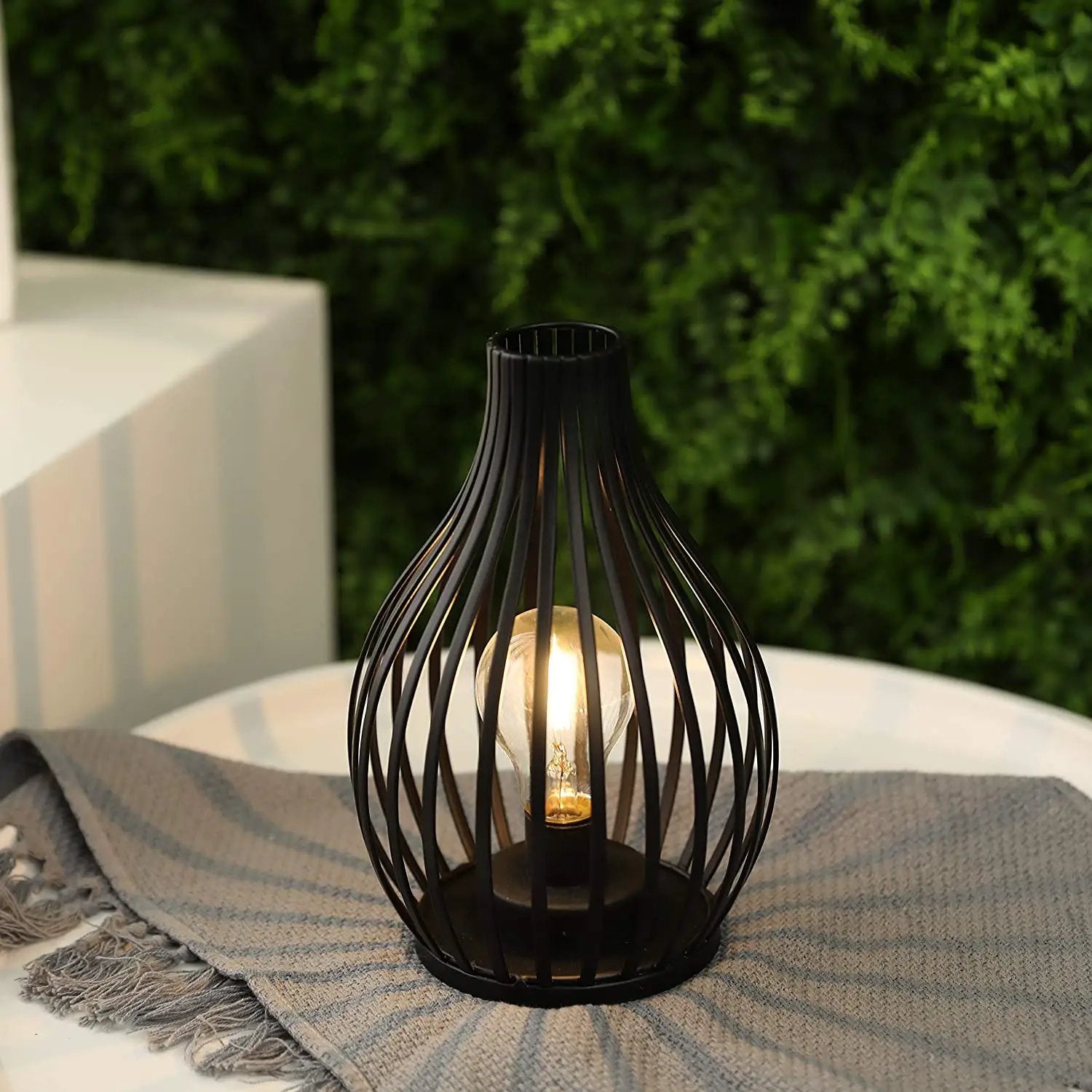 JHY DESIGN 9.5in battery-powered table lamp with black metal cage and warm glow