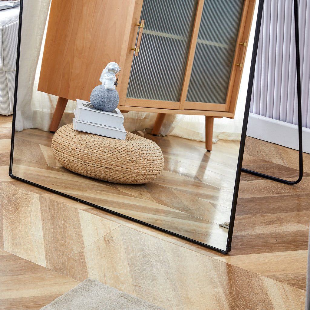 The 4th generation floor standing full-length rearview mirror. Black metal framed arched wall mirror, bathroom makeup mirror, floor standing mirror with bracket. Black 71 "* 31"  AM