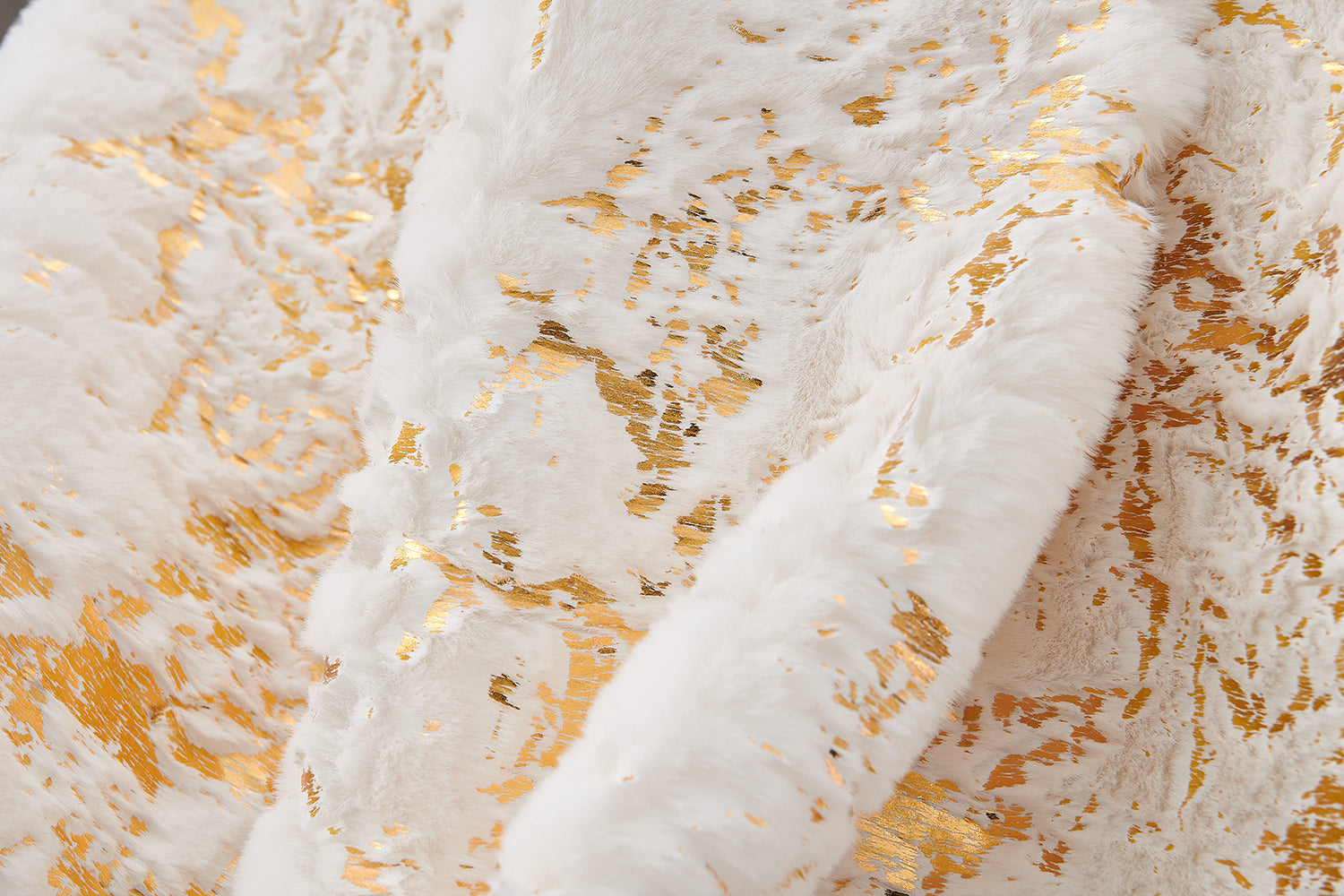 Luxury Chinchilla Faux Fur Gilded White Throw Blanket (60' x 80')