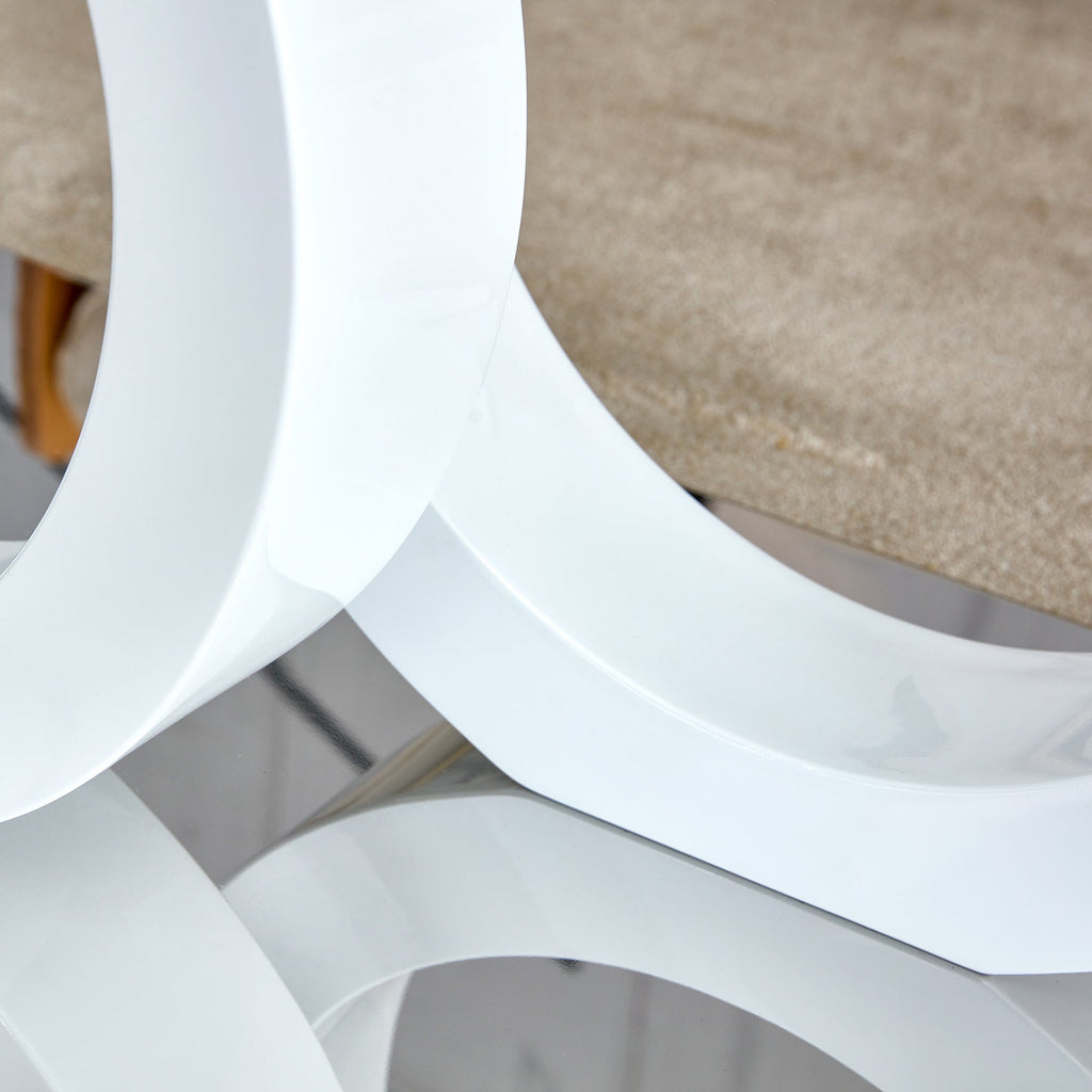 Rectangular modern and fashionable coffee table with tempered glass tabletop and white legs. Suitable for living room.47.2"*25.4"*17.9"