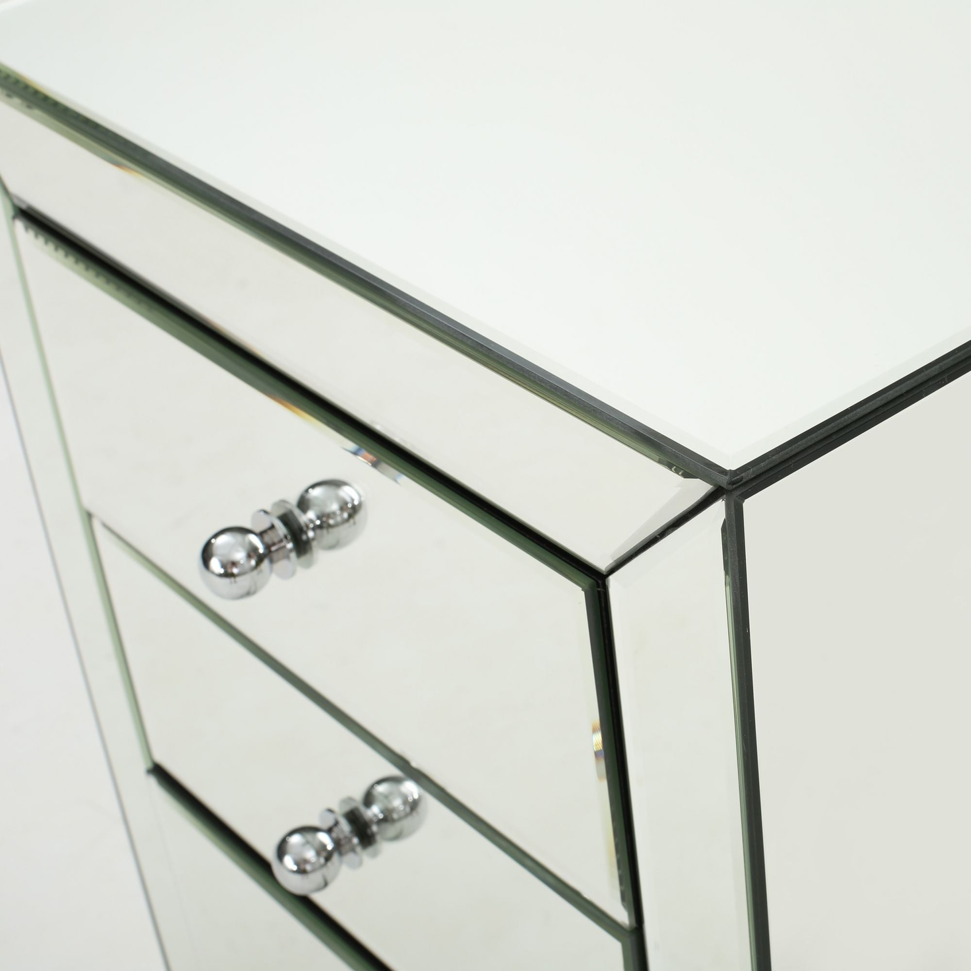 17.70'' Mirrored Nightstand, Silver Glass Nightstand With 3 Drawers, Small Bed Side Tables, Mirrored End Table, Bedside Accent Table Dresser Furniture For Bedroom, Living Room, Office