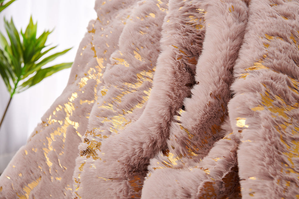 Luxury Chinchilla Faux Fur Gilded Dust Pink Throw Blanket (60' x 80')