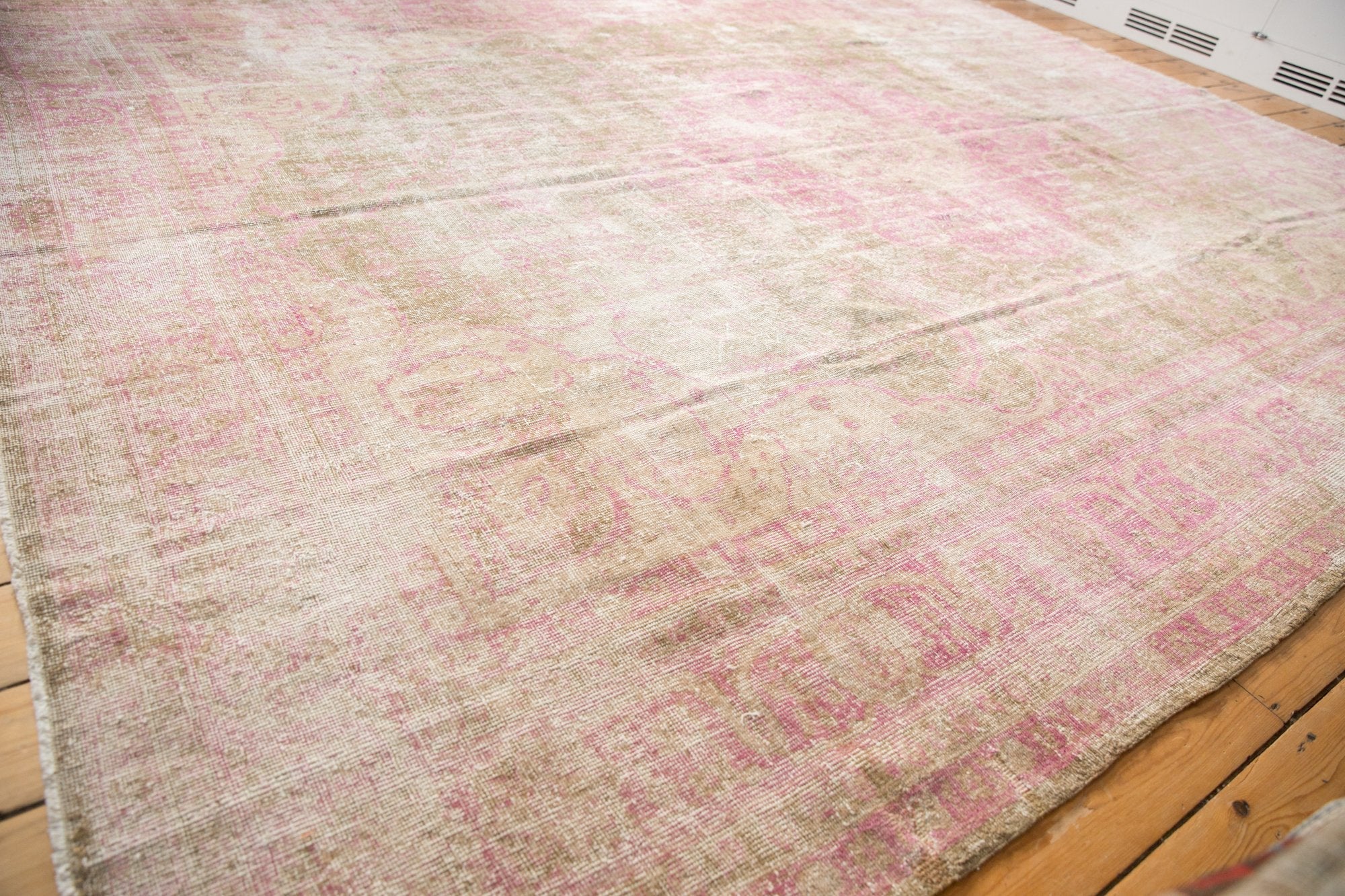 9.5x12.5 Vintage Distressed Sivas Carpet