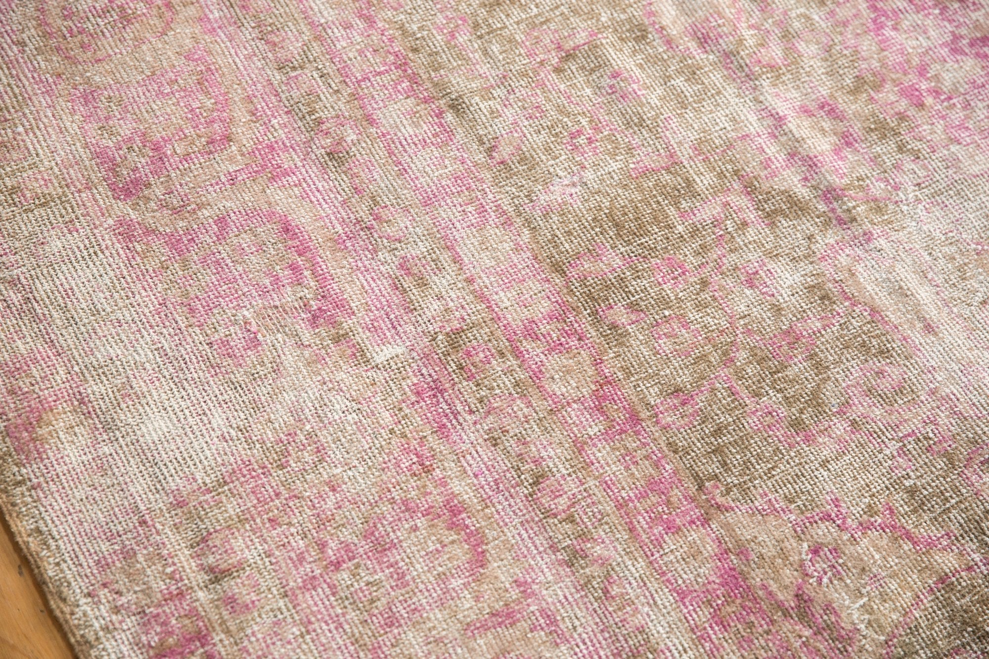 9.5x12.5 Vintage Distressed Sivas Carpet