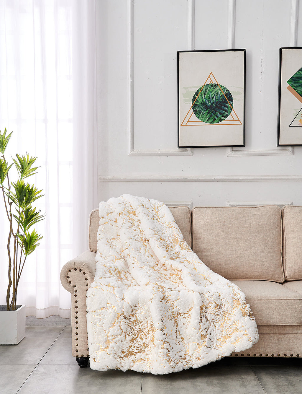 Luxury Chinchilla Faux Fur Gilded White Throw Blanket (60' x 80')