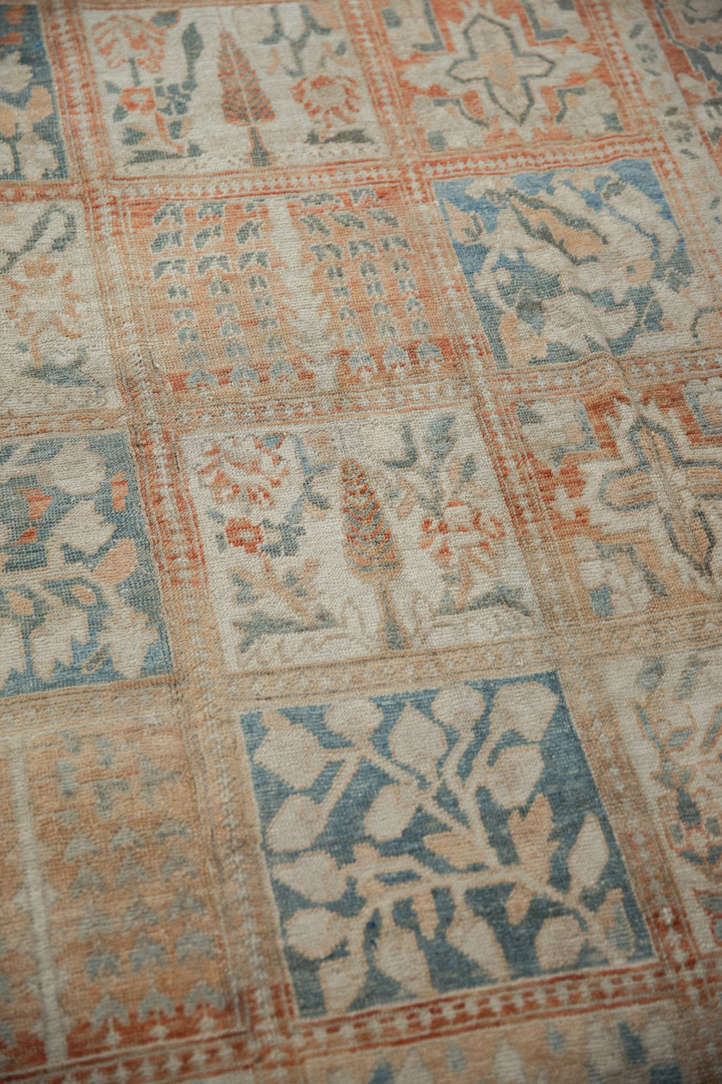6.5x9.5 Vintage Distressed Turkish Bakhtiari Design Carpet
