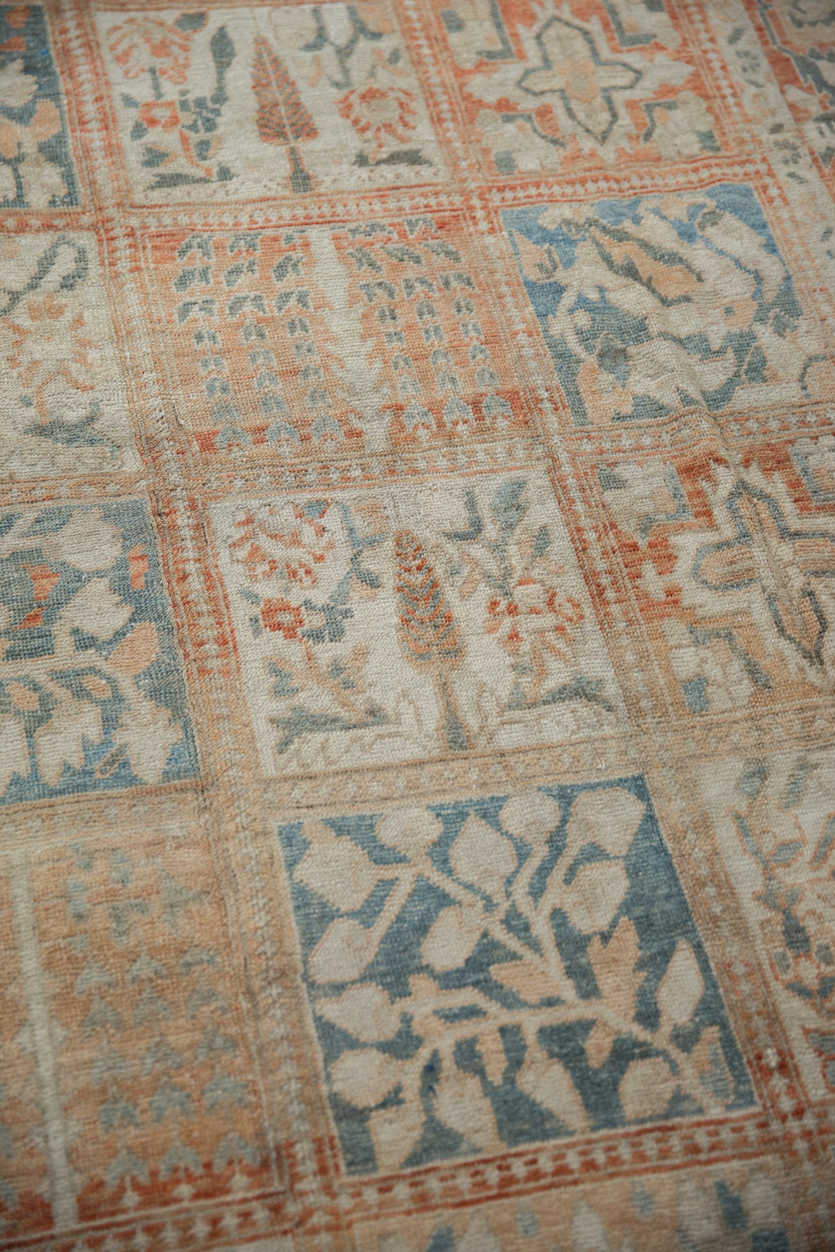 6.5x9.5 Vintage Distressed Turkish Bakhtiari Design Carpet