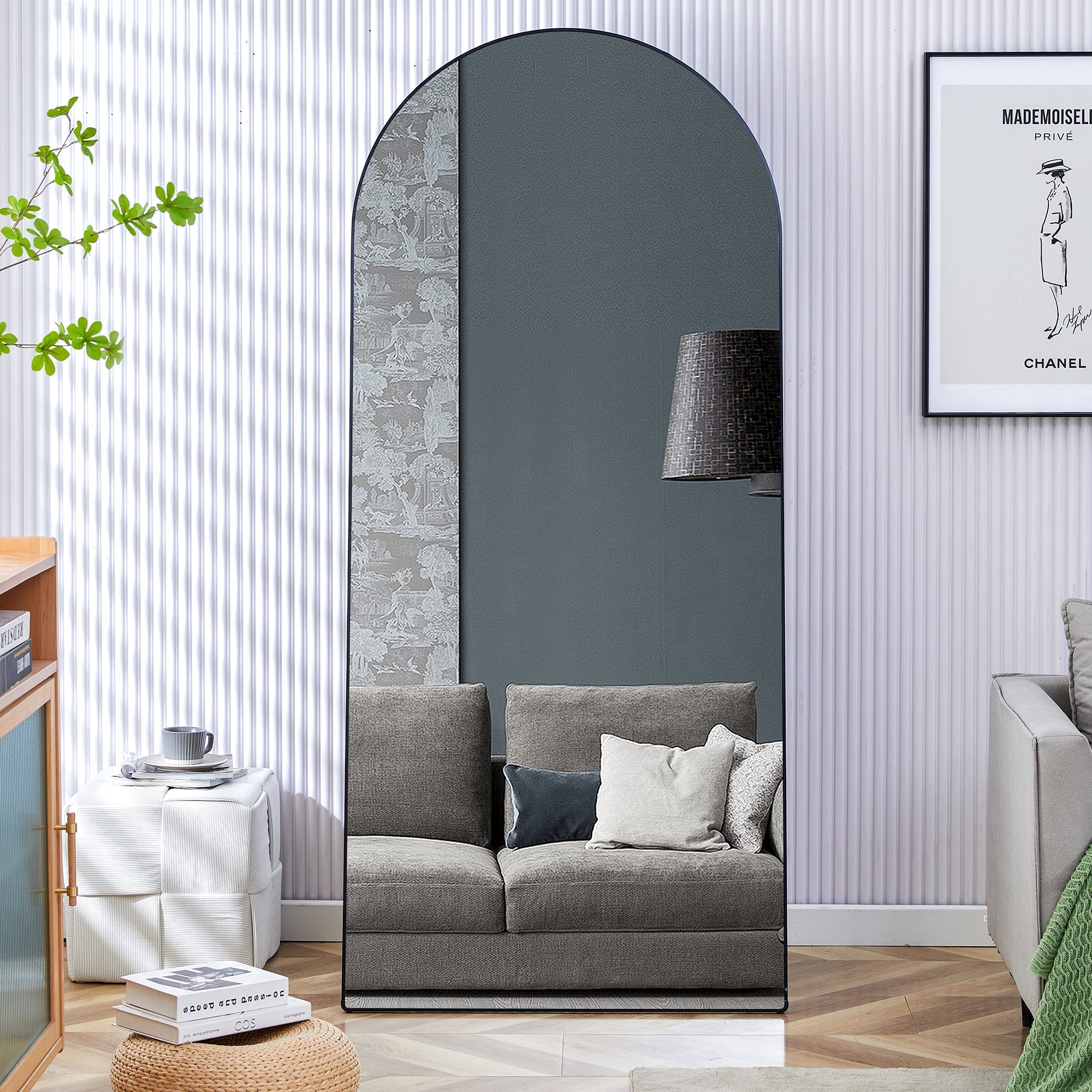 The 4th generation floor standing full-length rearview mirror. Black metal framed arched wall mirror, bathroom makeup mirror, floor standing mirror with bracket. Black 71 "* 31"  AM
