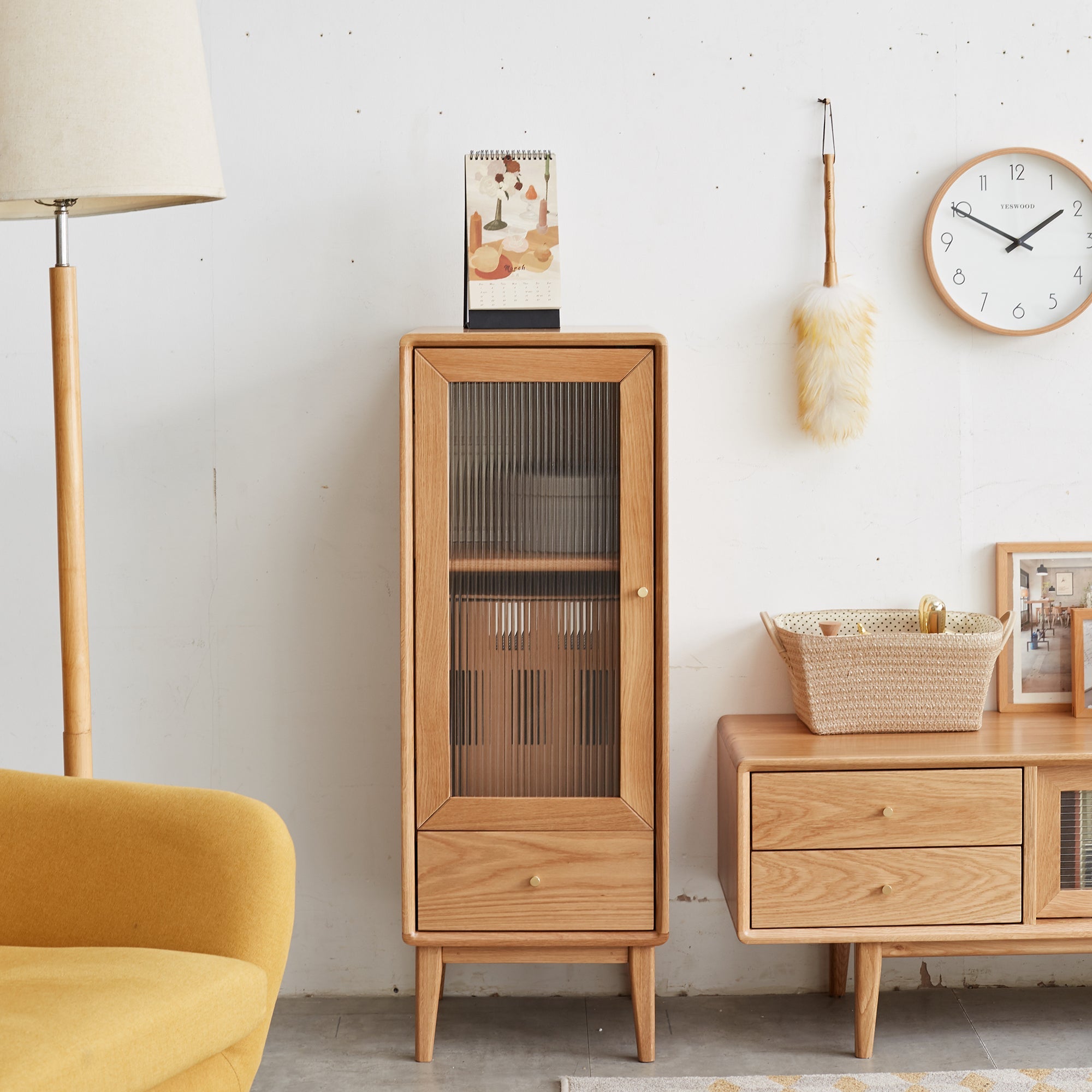 Solid Oak Storage Cabinet with Vintage Glass Door and Brass Handle, 2 Shelves, 1 Drawer - Free-Standing Corner Design for Living Room