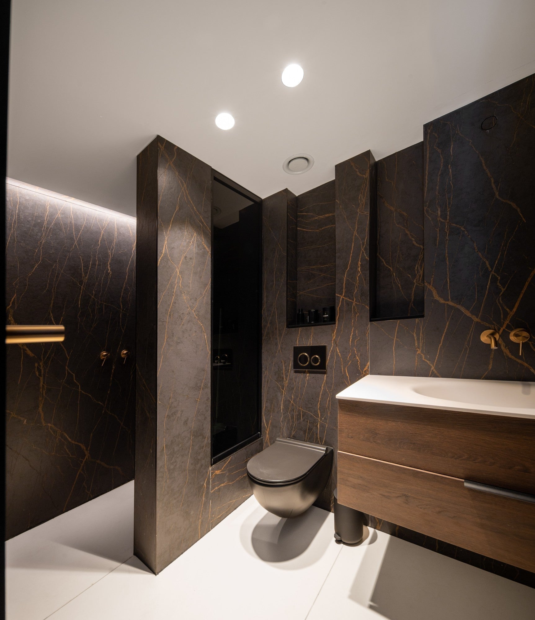 Aeris Dekton