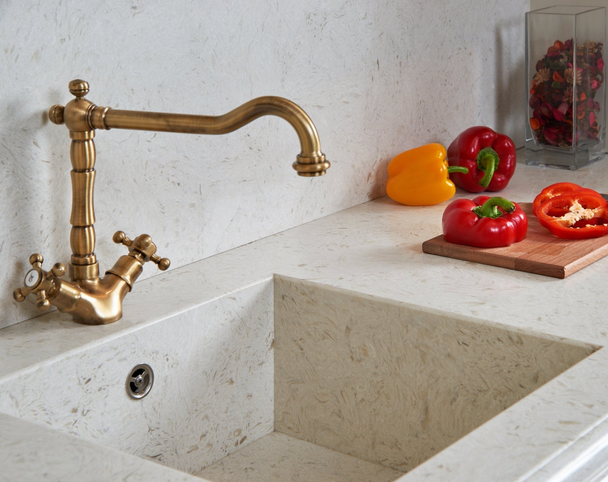 Akoya Vicostone