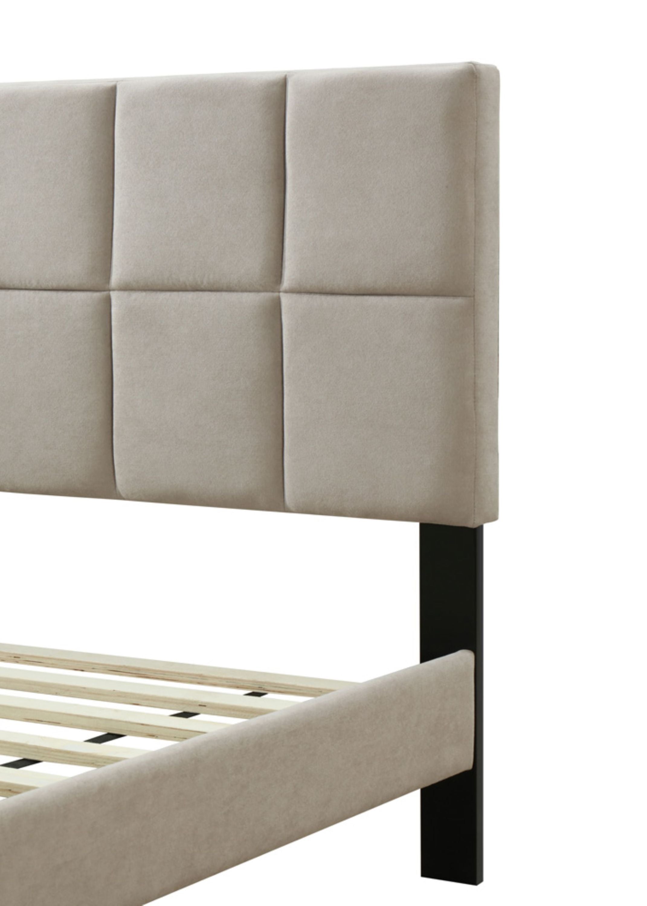 Full Sized Squares Bed in a Box w/ USB