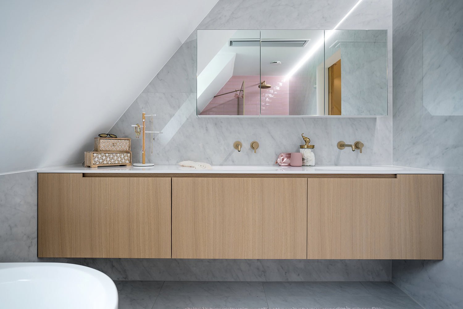 Blanco Carrara Neolith