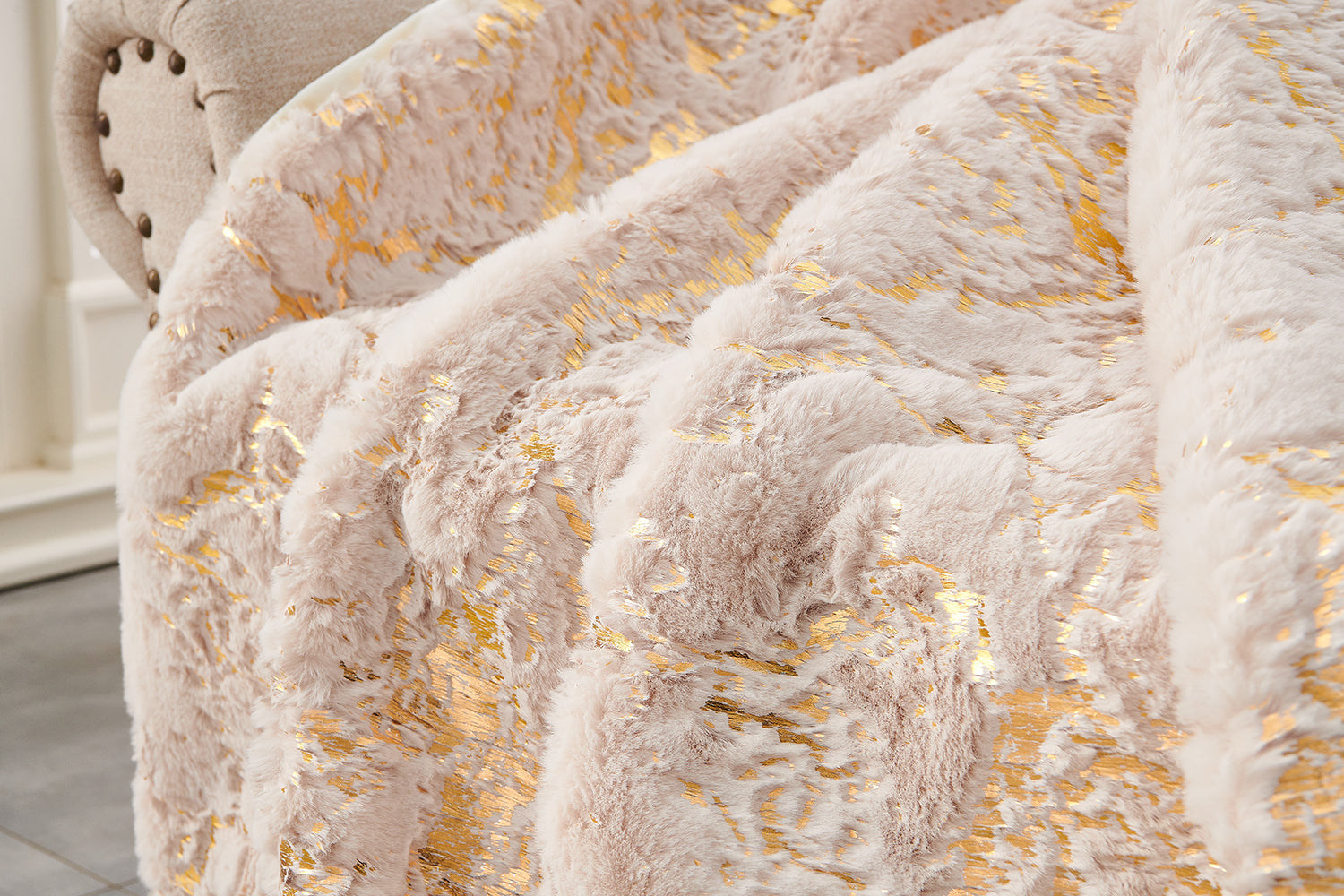 Luxury Chinchilla Faux Fur Gilded Beige Throw Blanket (50' x 60')
