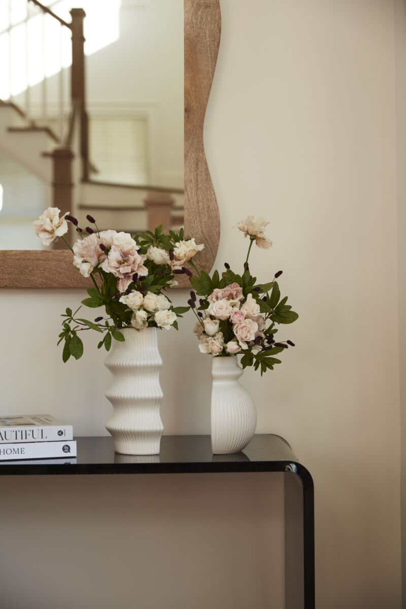 Amira Vase Bookend