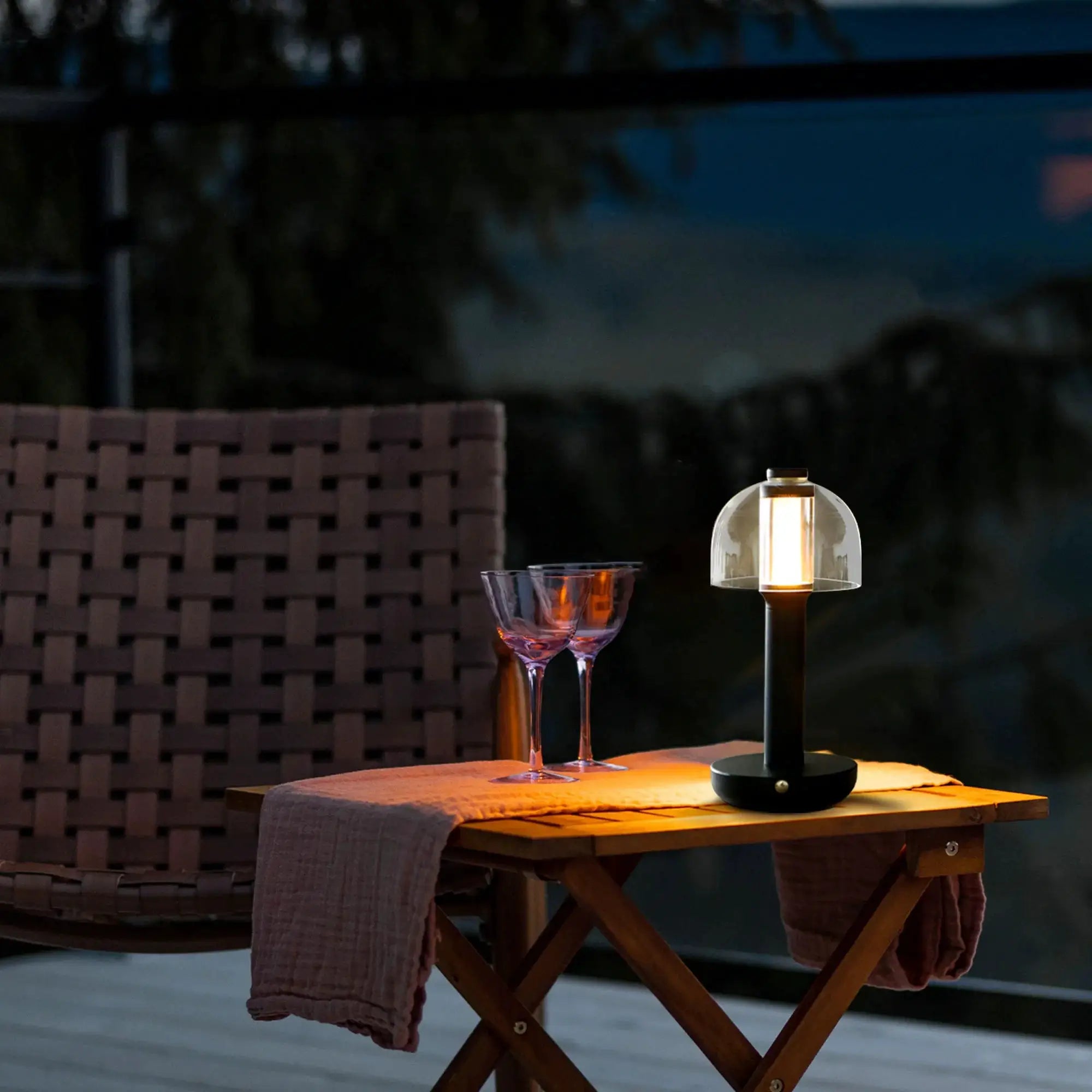 JHY DESIGN 10-inch table lamp with clear glass shade; battery-powered, 3-color dimmable light
