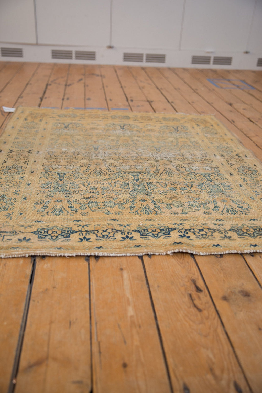 4x4.5 Vintage Distressed Meshed Square Rug
