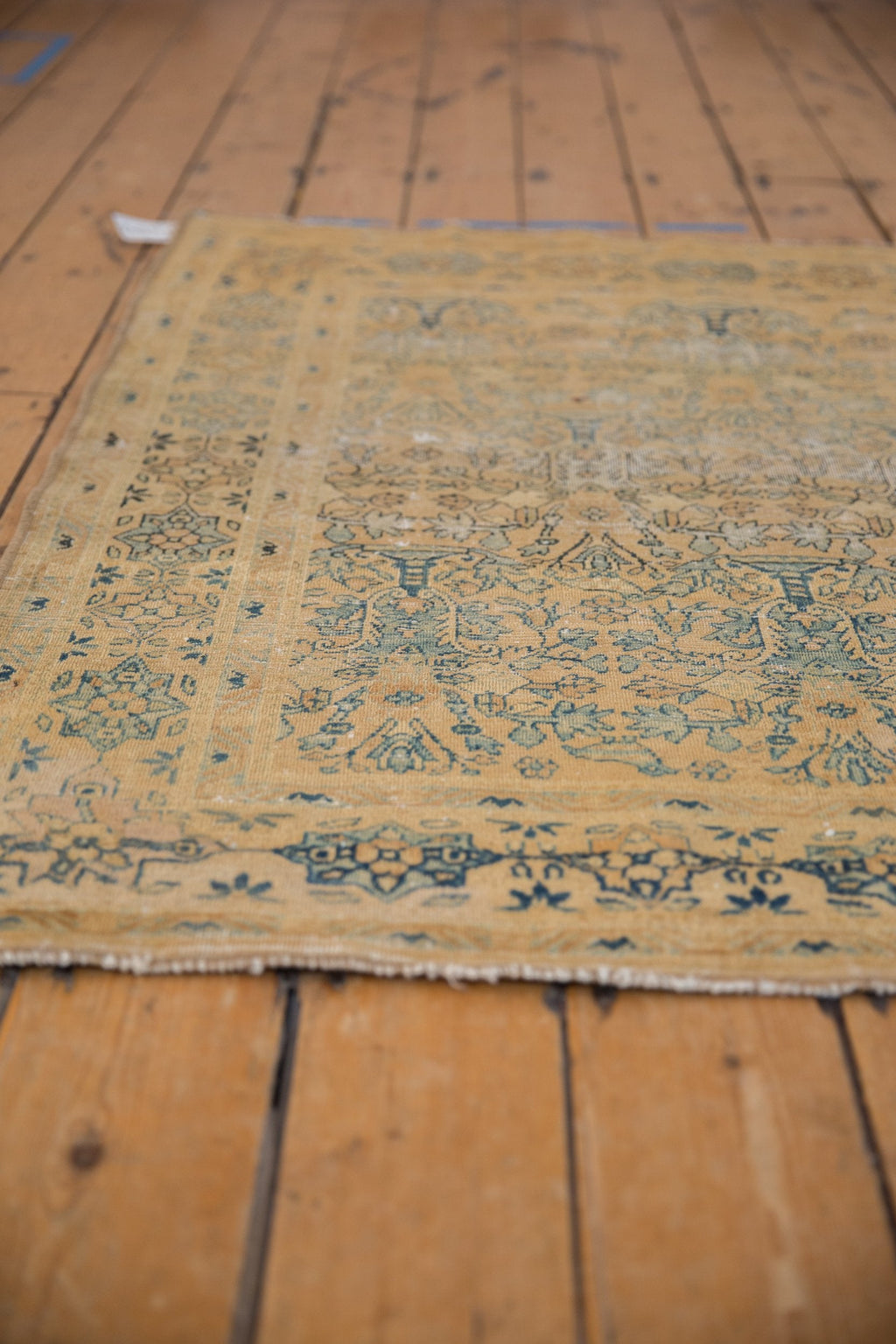 4x4.5 Vintage Distressed Meshed Square Rug
