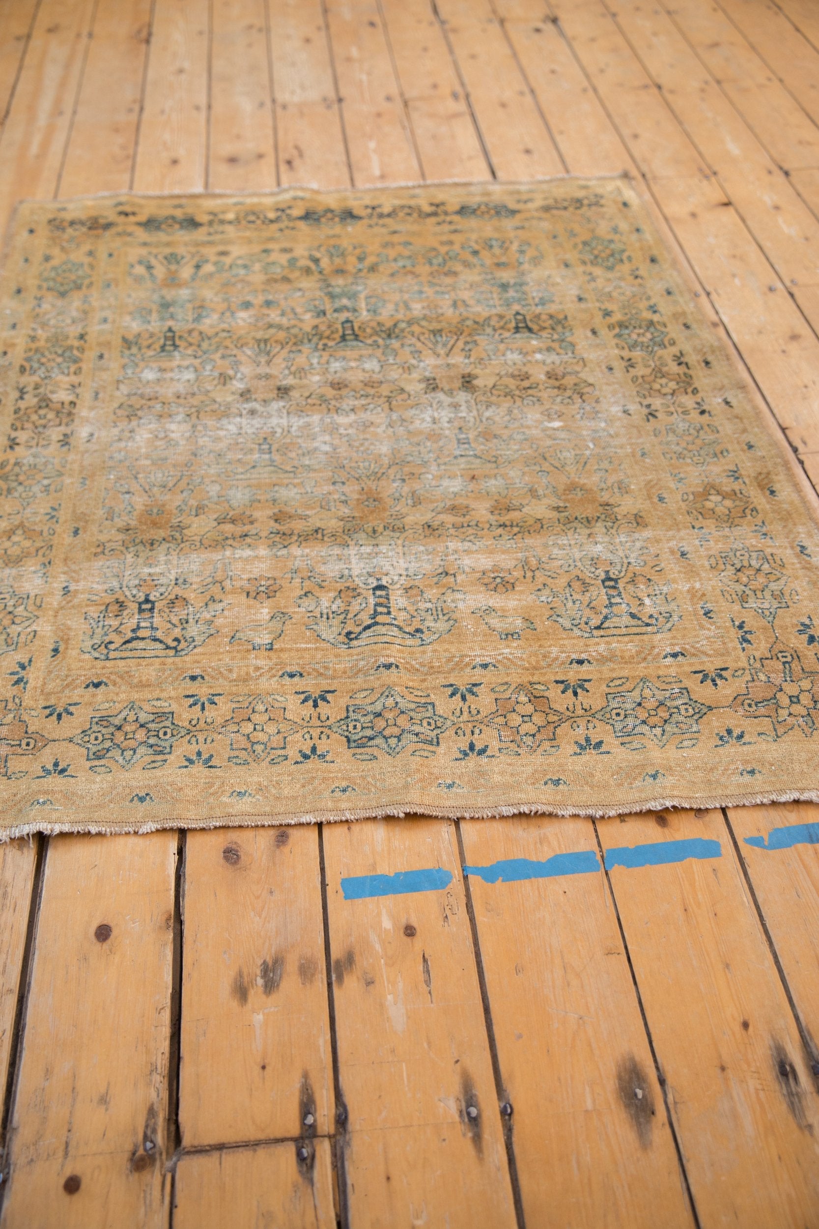 4x4.5 Vintage Distressed Meshed Square Rug