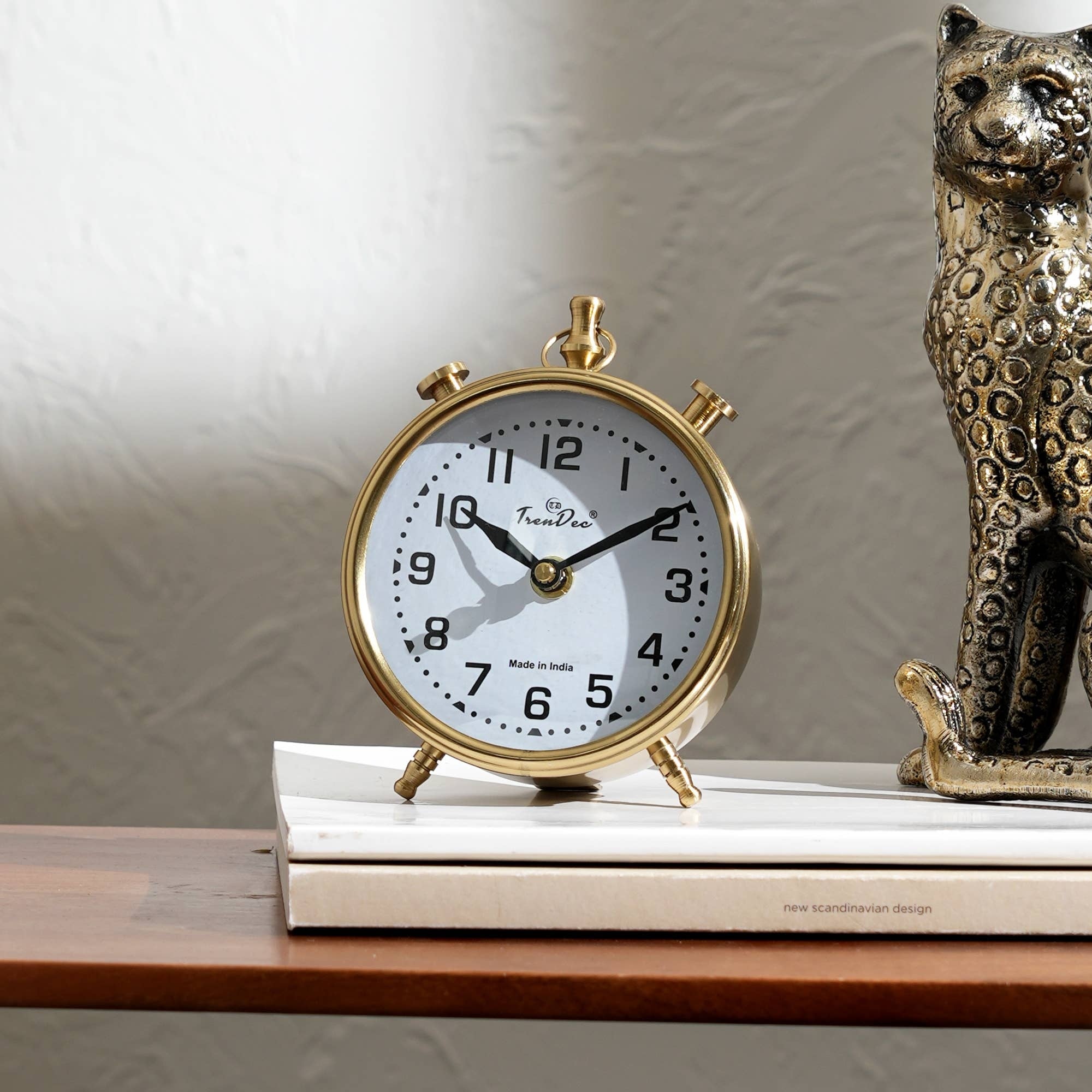 Decorative Desk Clock in Silver Color -Aluminium Table Clock