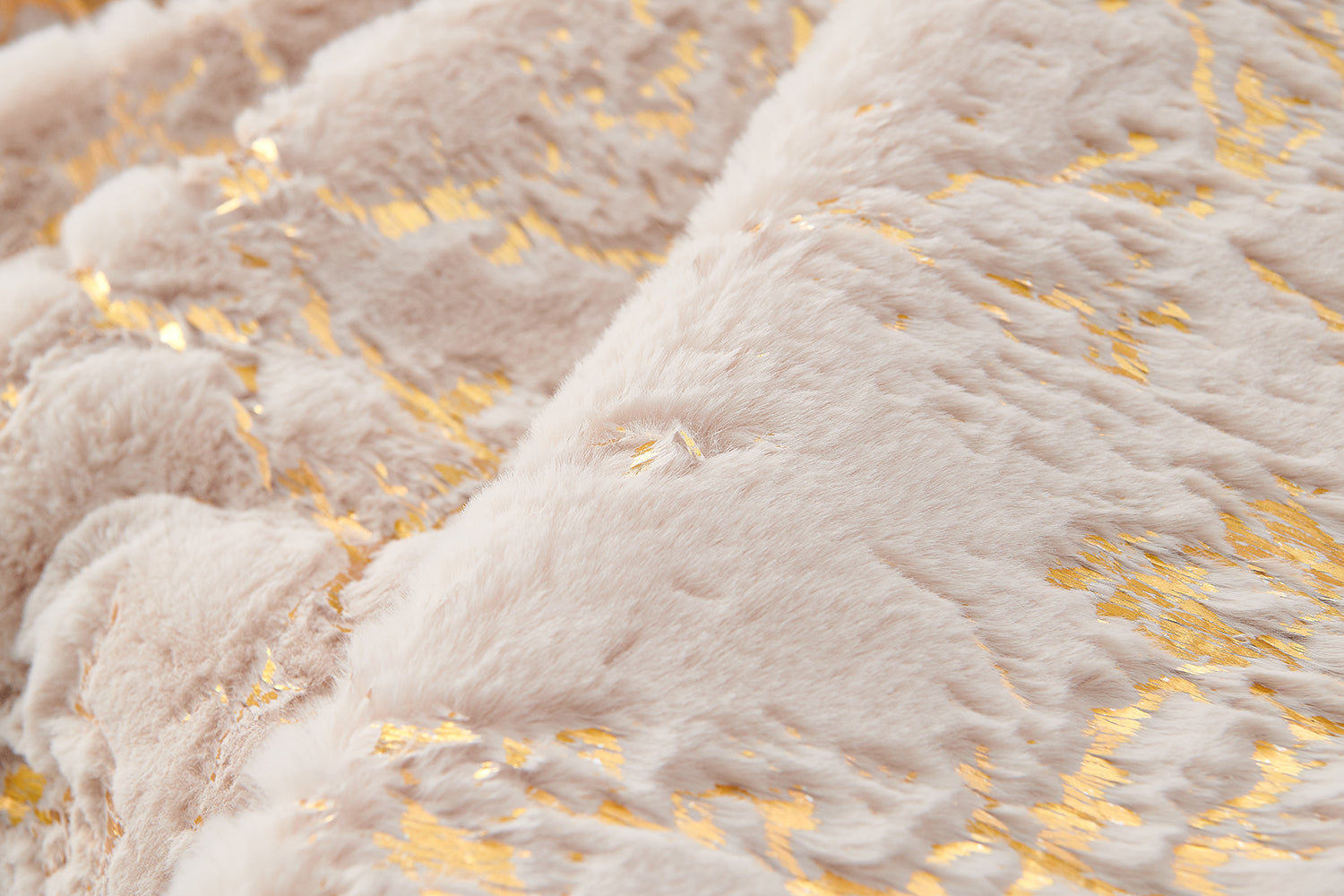 Luxury Chinchilla Faux Fur Gilded Beige Throw Blanket (50' x 60')