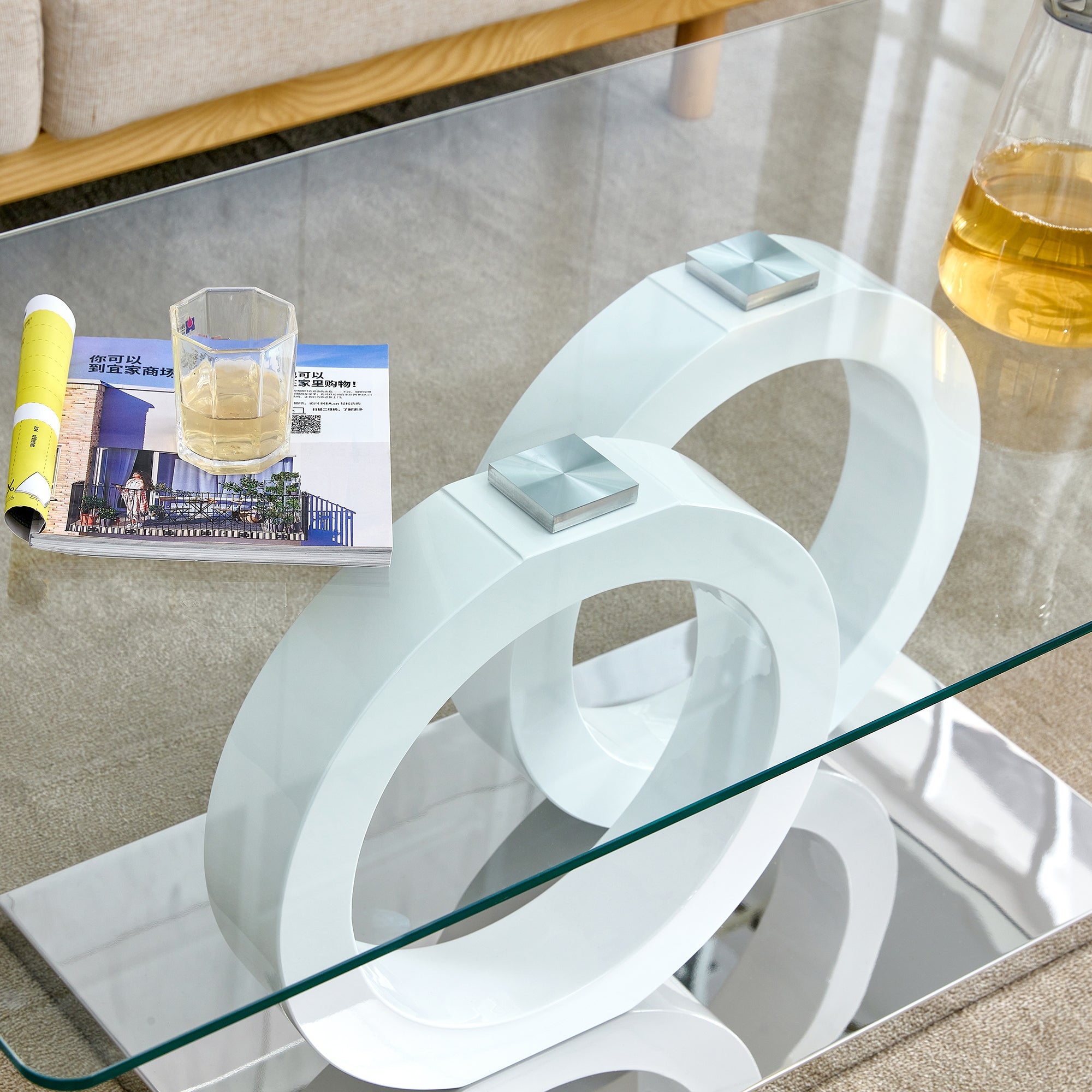 Rectangular modern and fashionable coffee table with tempered glass tabletop and white legs. Suitable for living room.47.2"*25.4"*17.9"