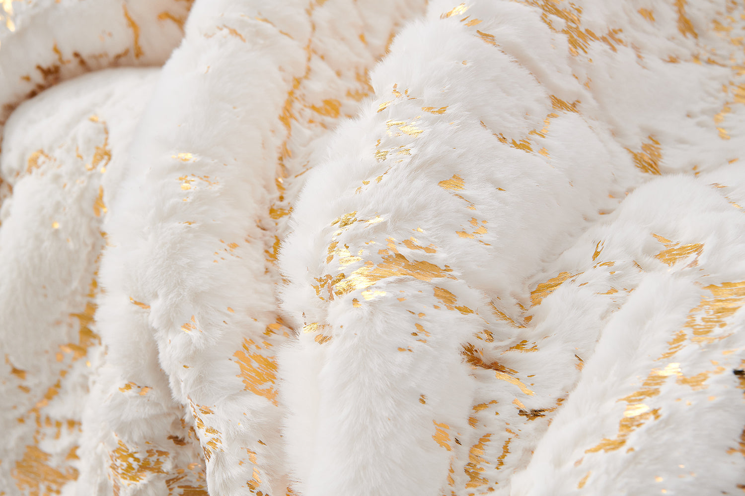 Luxury Chinchilla Faux Fur Gilded White Throw Blanket (60' x 80')