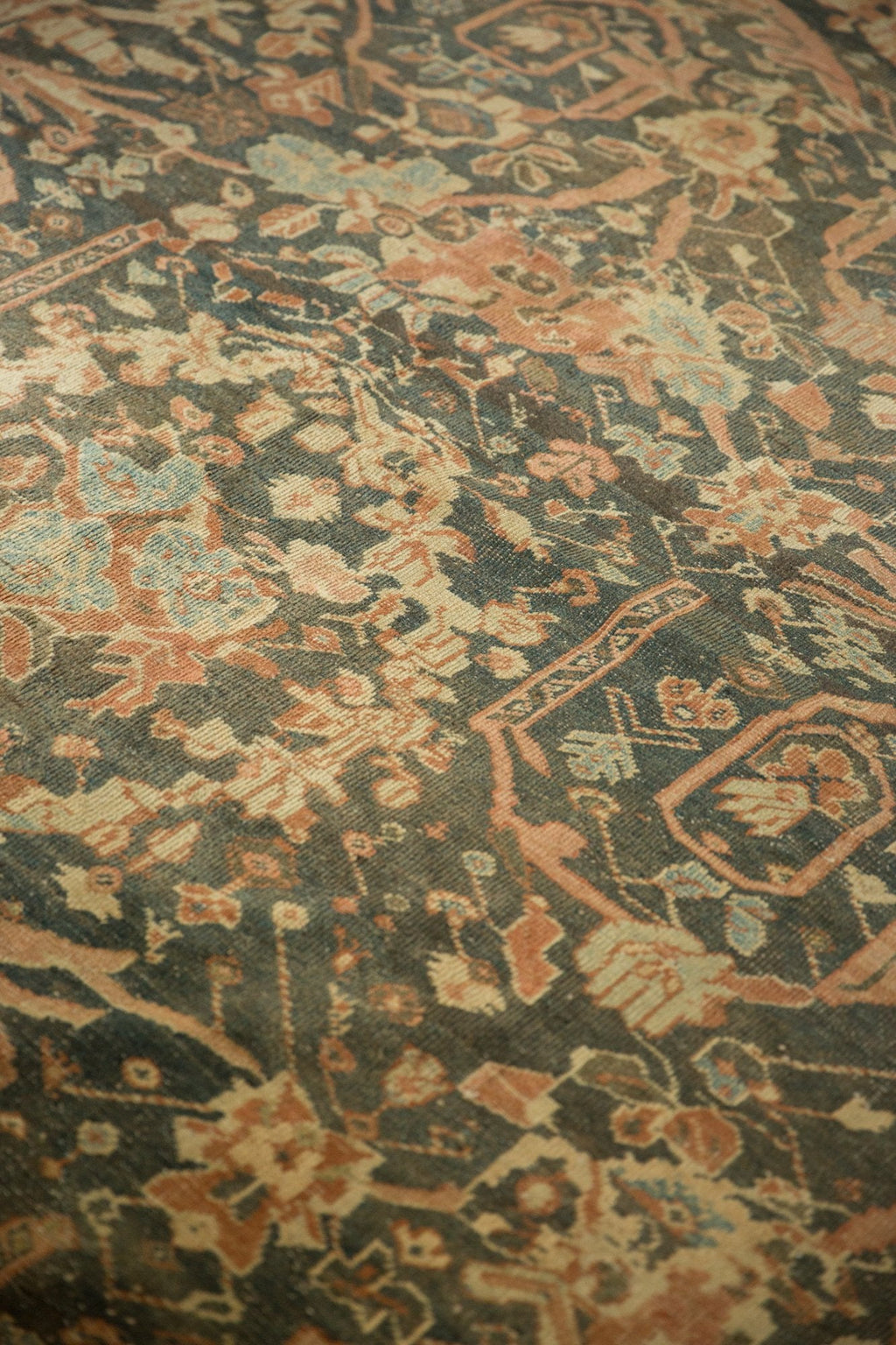 11x15.5 Vintage Distressed Mahal Carpet