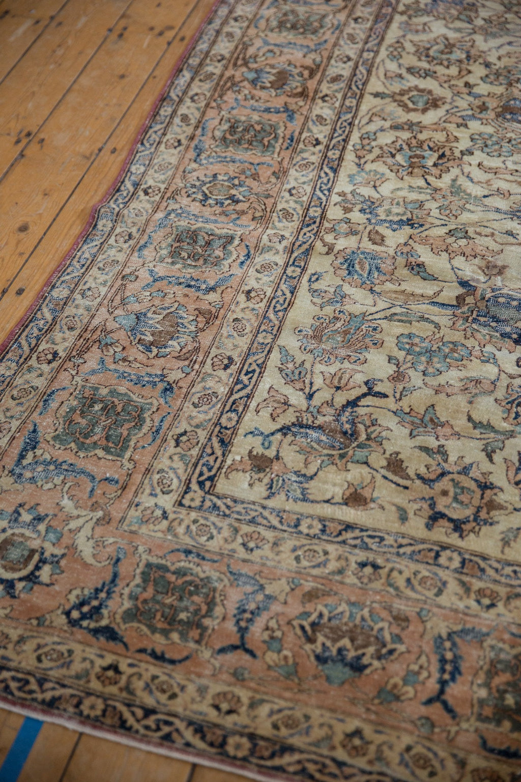 7x9.5 Vintage Distressed Isfahan Carpet