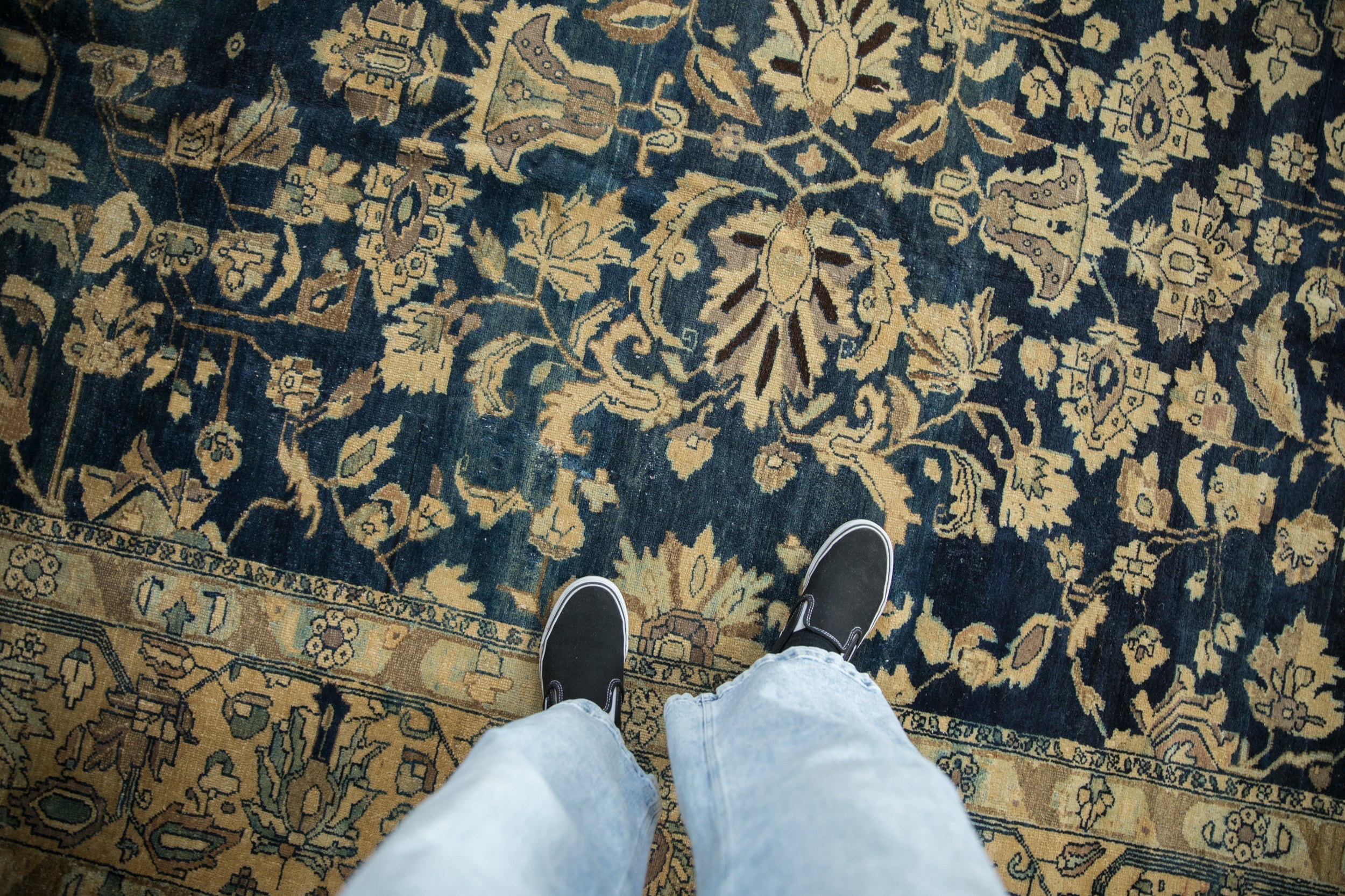 10.5x16.5 Vintage Distressed Tea Washed Lilihan Carpet