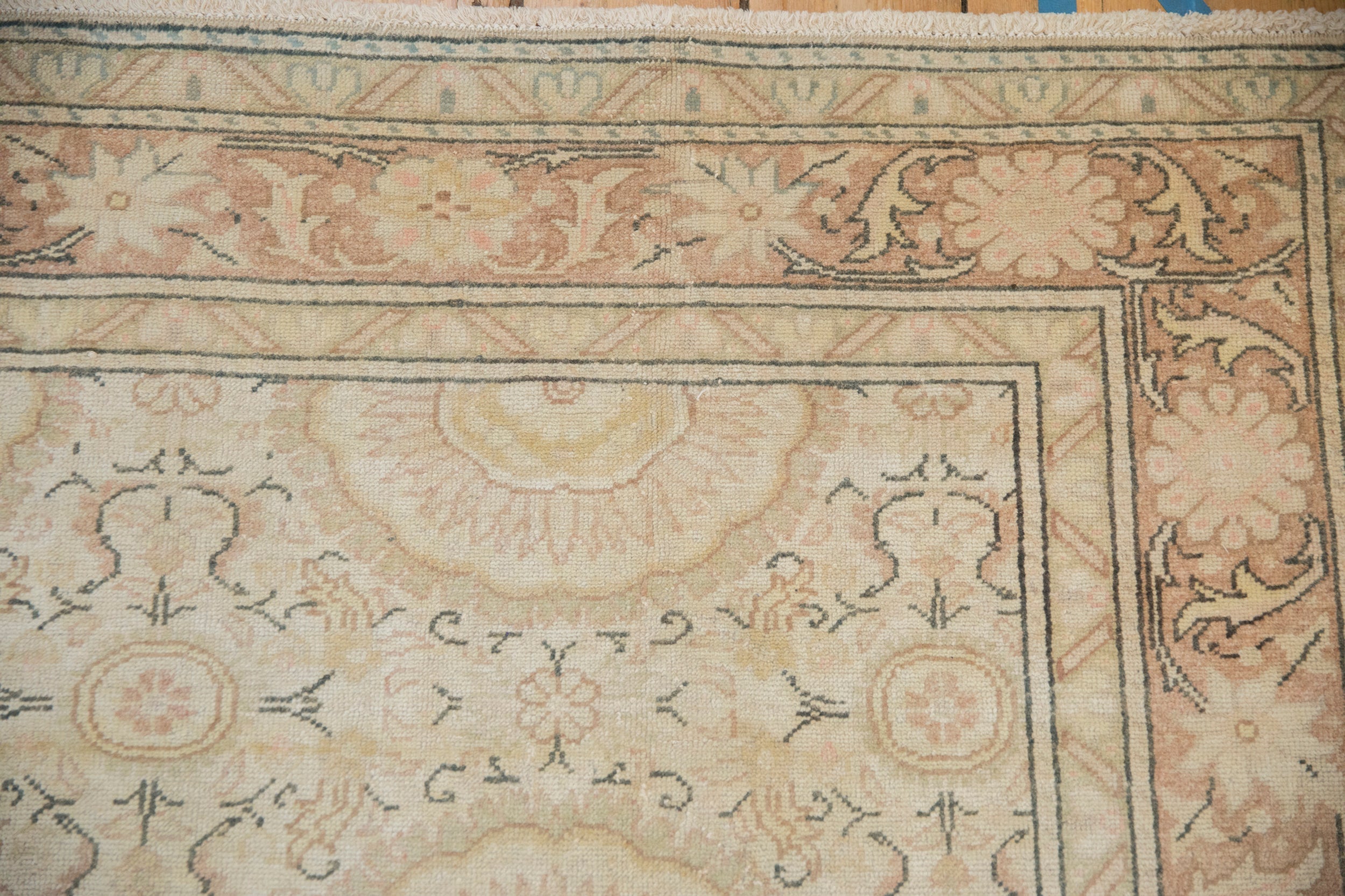 6.5x9.5 Vintage Distressed Kaisary Carpet