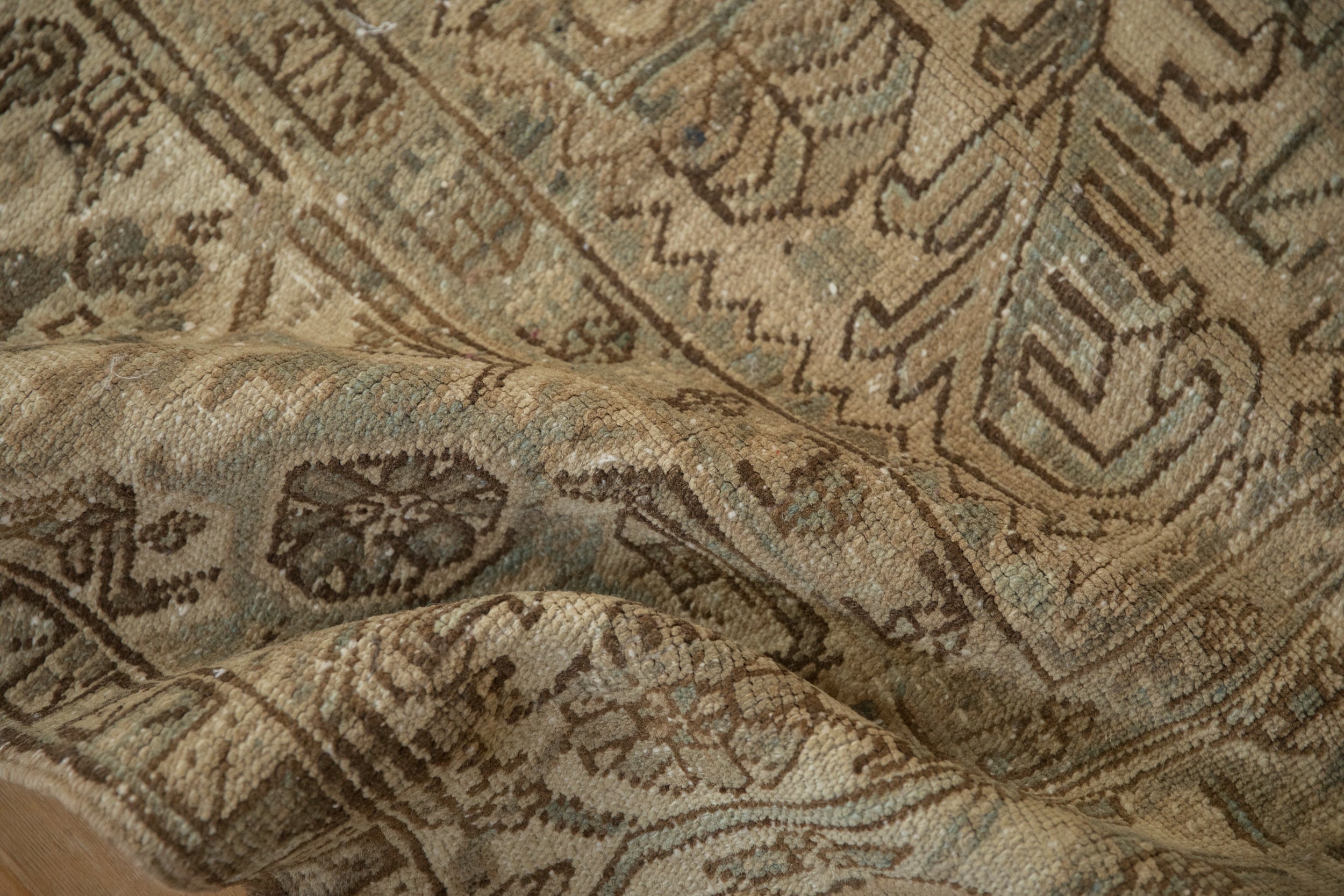 8x11 Vintage Distressed Mehrivan Carpet