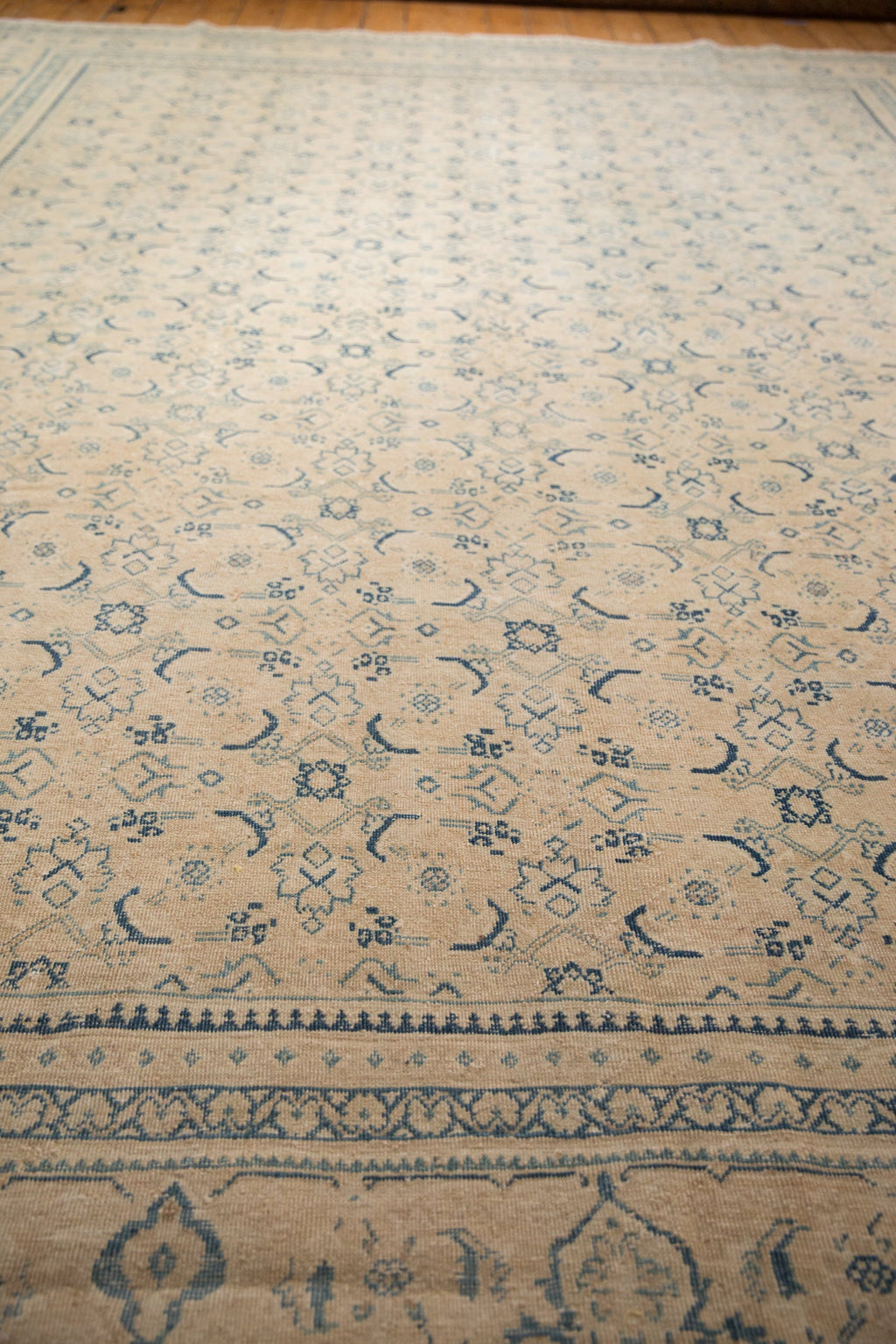 10x13.5 Vintage Distressed Mahal Carpet