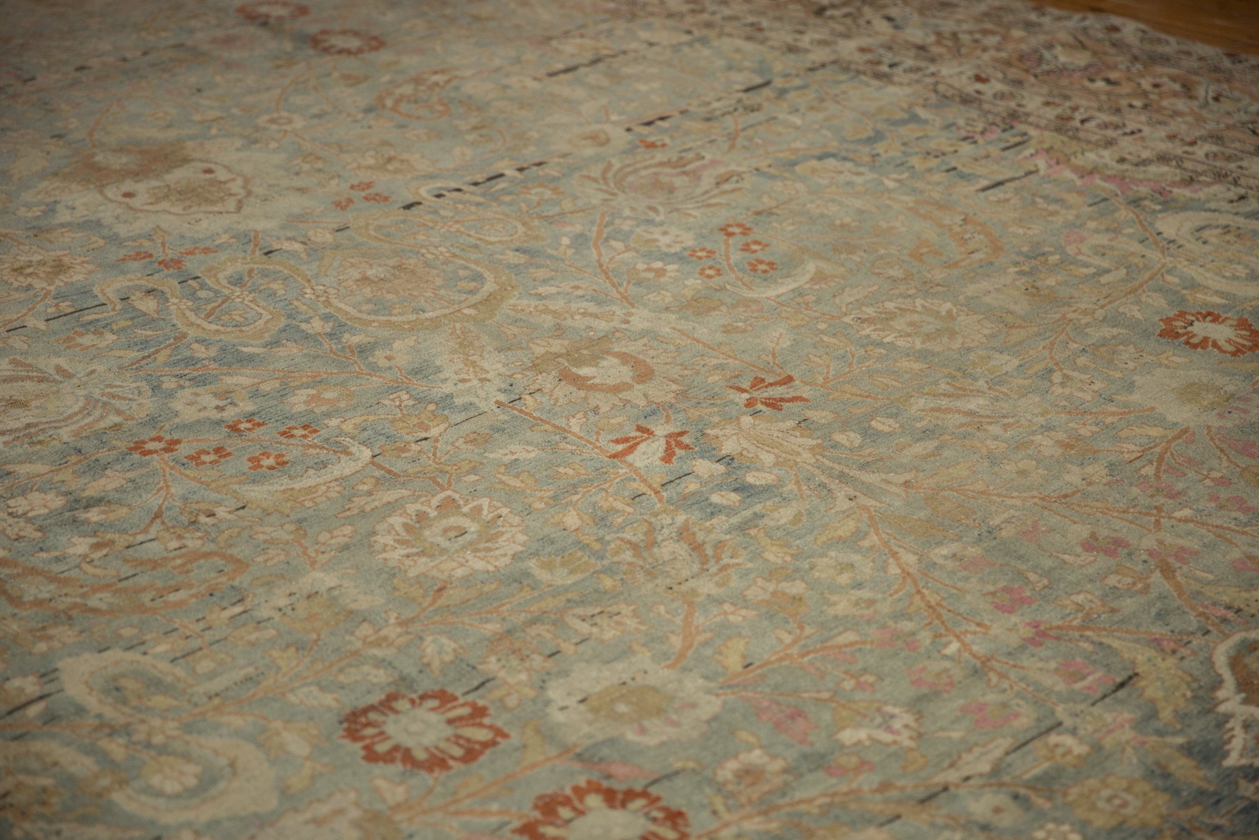 11.5x16 Vintage Distressed Meshed Carpet