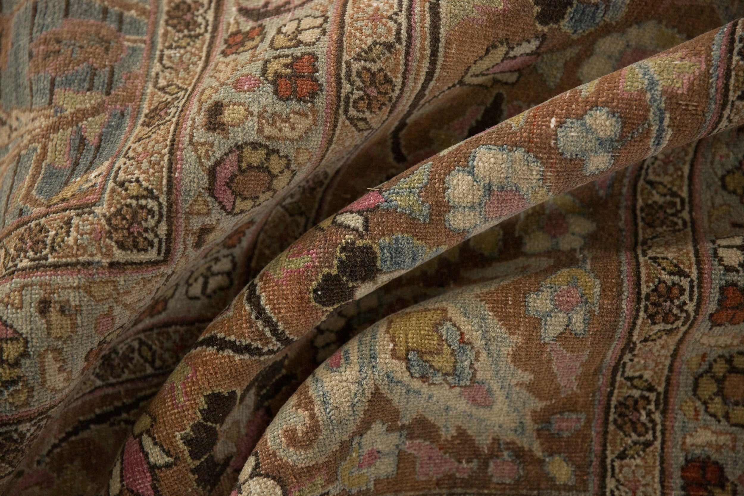11.5x16 Vintage Distressed Meshed Carpet