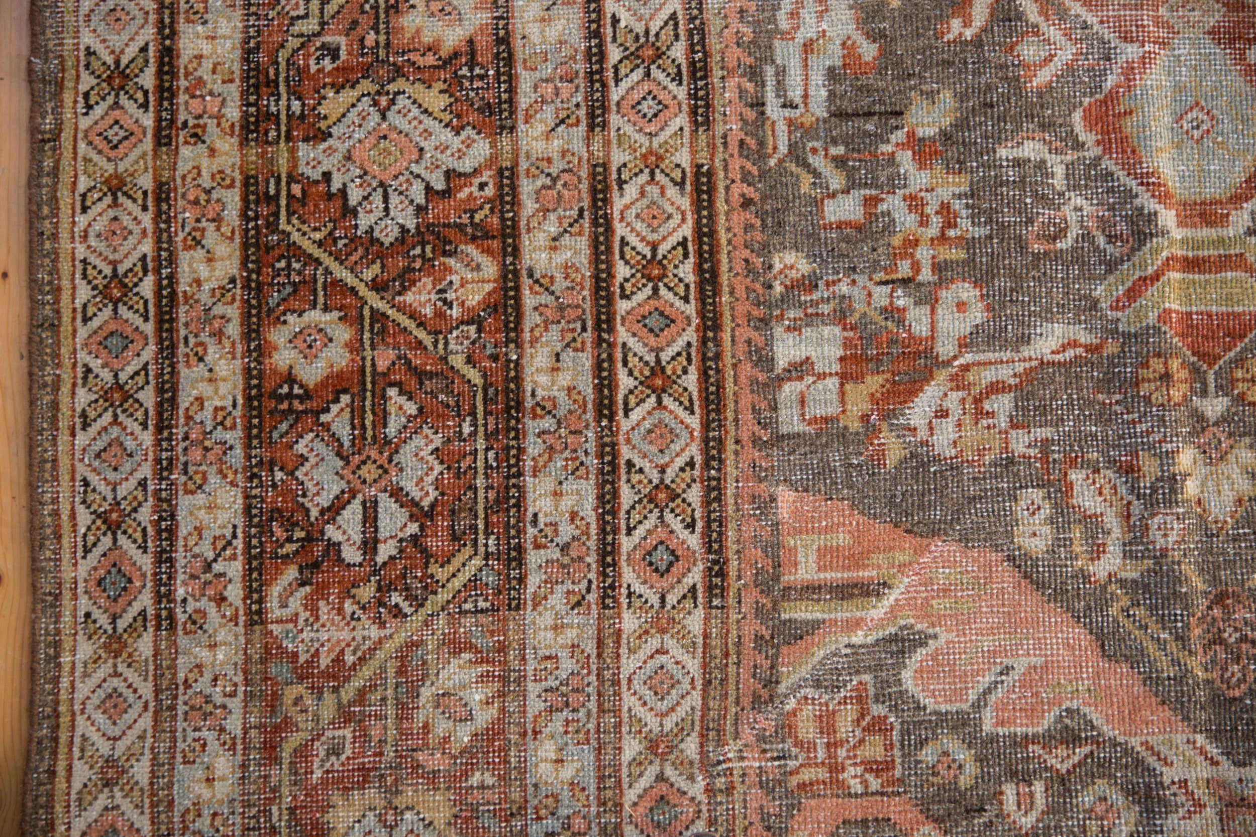 10.5x14.5 Vintage Distressed Mahal Carpet