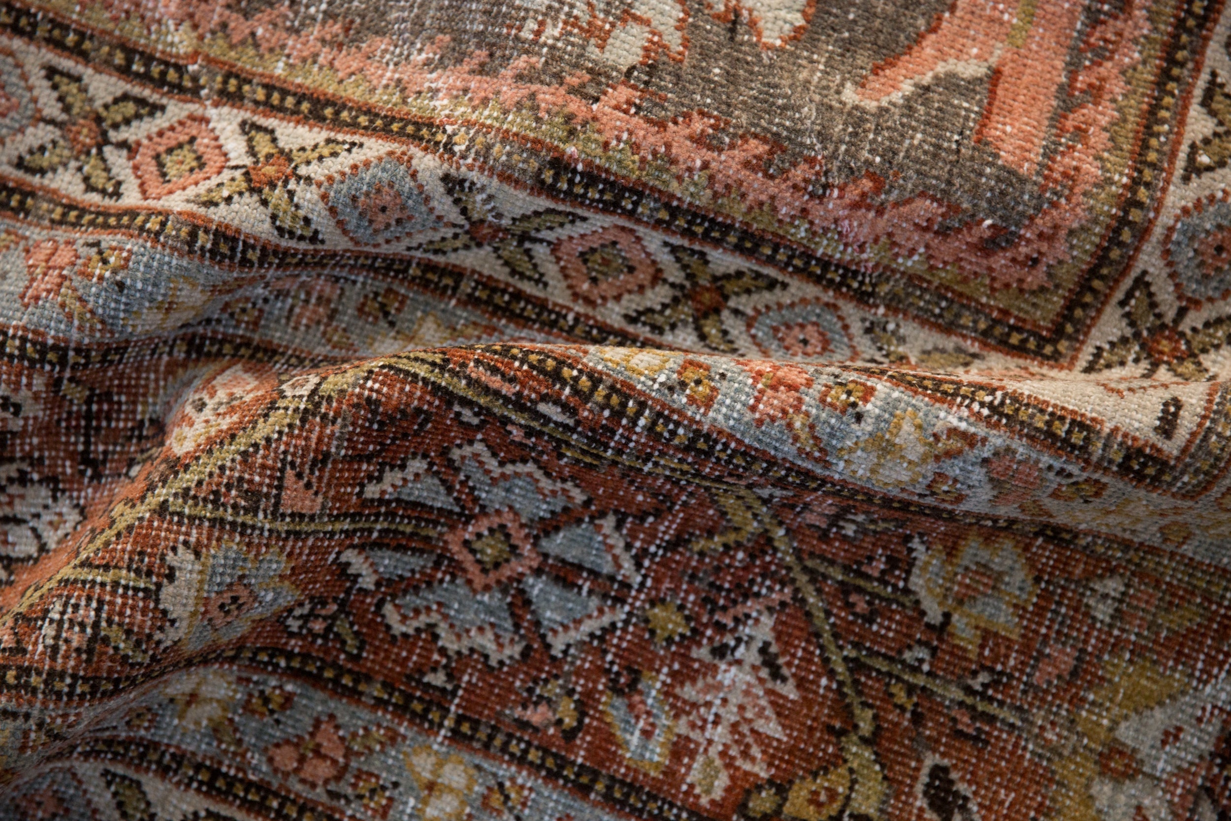10.5x14.5 Vintage Distressed Mahal Carpet