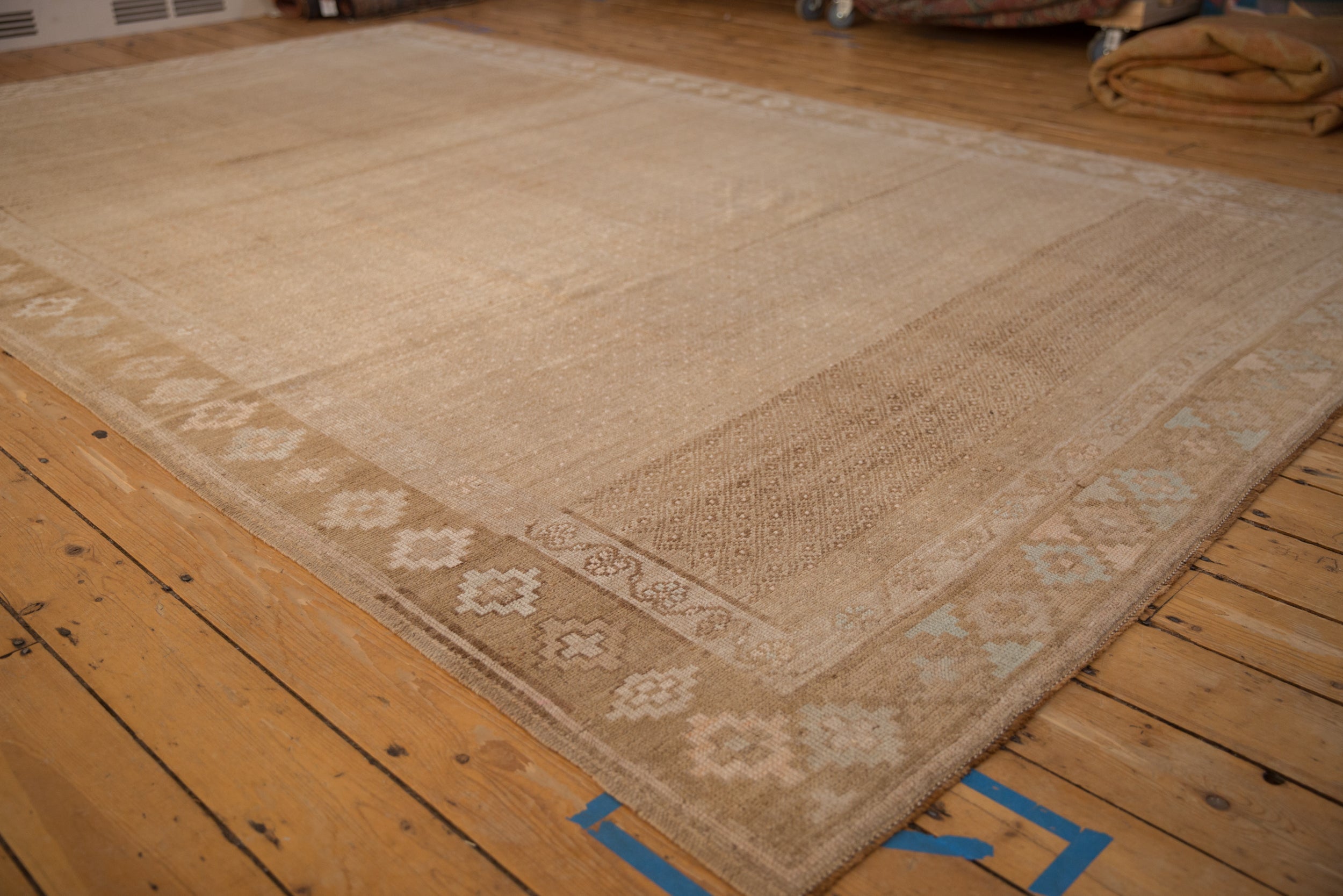 7.5x12 Vintage Distressed Kars Carpet
