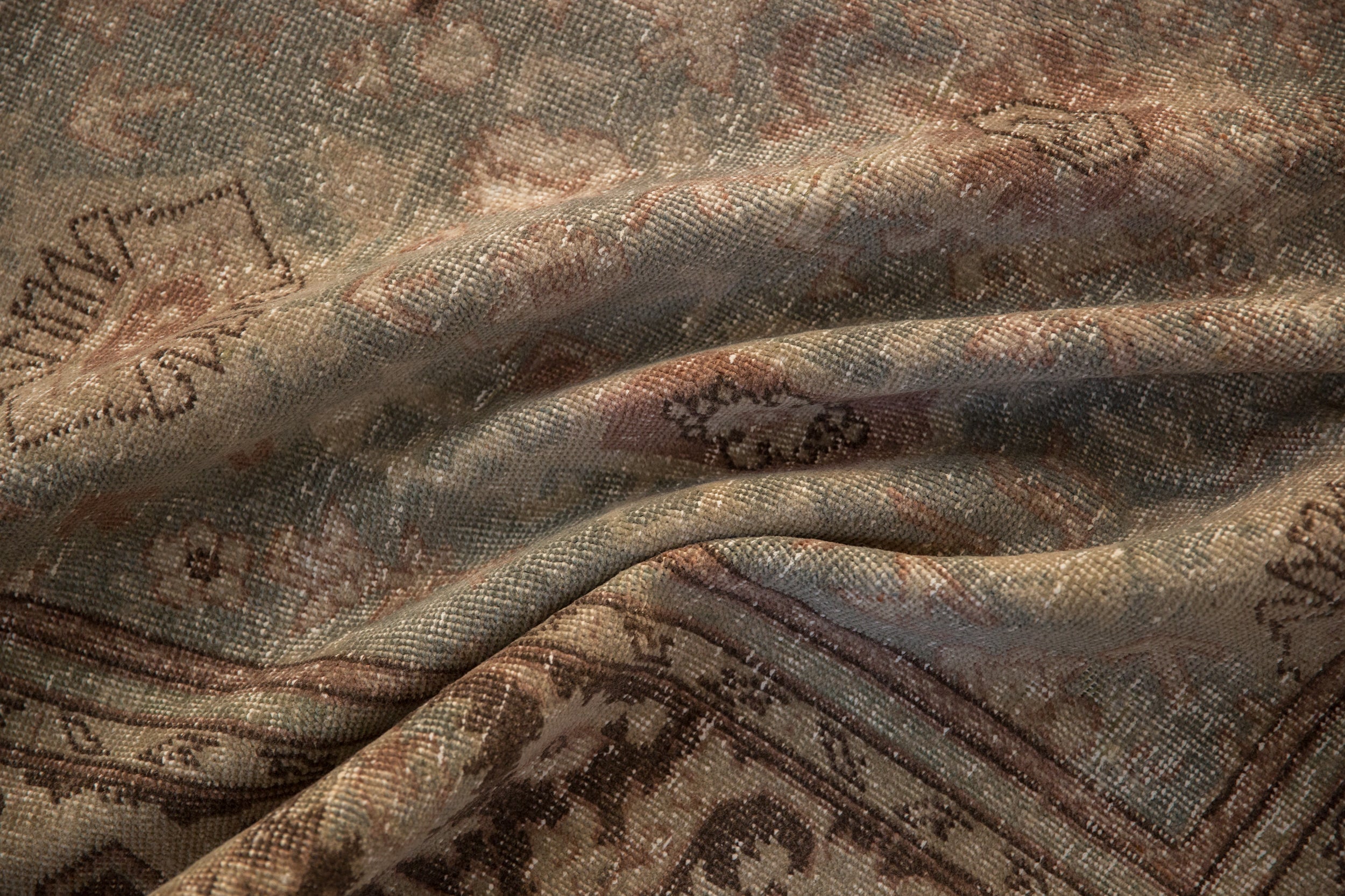8x11 Vintage Distressed Mahal Carpet